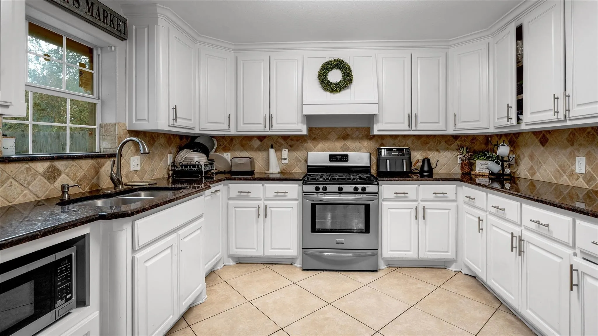 Single Family Residence For Sale in Dallas County , 813 Beacon Hill Drive, Irving, Texas 75061, 5 Bedroom, 5 Bathroom, 4 Garage spaces, 4,454 Sqft, built in 1963, mls#21374432, Real Estate Agent in Irving, Homes For Sale in Dallas county, Homes For Sale in Irving, Realtor in Irving Texas, Real Estate Brokerage Independent Realty Texas, Luminita Cordes Realtor