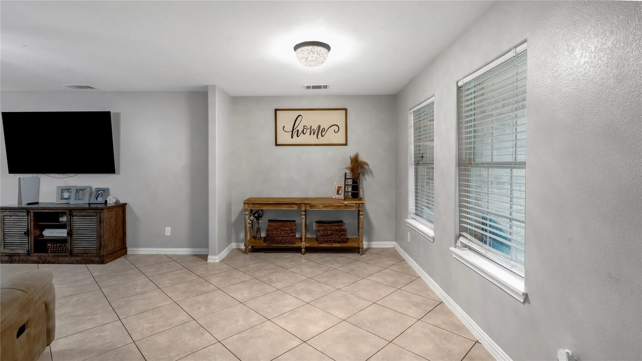 Single Family Residence For Sale in Dallas County , 813 Beacon Hill Drive, Irving, Texas 75061, 5 Bedroom, 5 Bathroom, 4 Garage spaces, 4,454 Sqft, built in 1963, mls#21374432, Real Estate Agent in Irving, Homes For Sale in Dallas county, Homes For Sale in Irving, Realtor in Irving Texas, Real Estate Brokerage Independent Realty Texas, Luminita Cordes Realtor