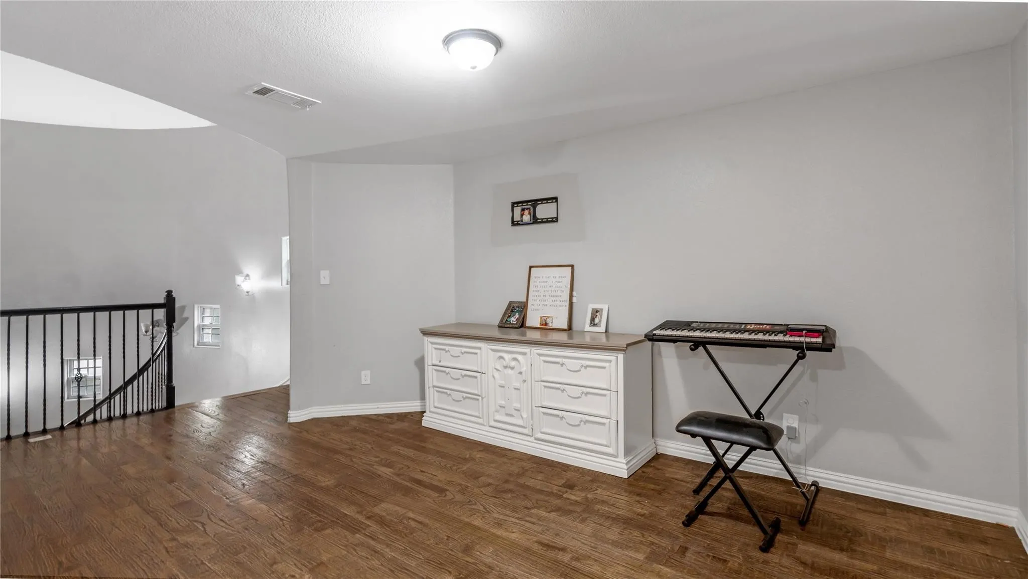 Single Family Residence For Sale in Dallas County , 813 Beacon Hill Drive, Irving, Texas 75061, 5 Bedroom, 5 Bathroom, 4 Garage spaces, 4,454 Sqft, built in 1963, mls#21374432, Real Estate Agent in Irving, Homes For Sale in Dallas county, Homes For Sale in Irving, Realtor in Irving Texas, Real Estate Brokerage Independent Realty Texas, Luminita Cordes Realtor