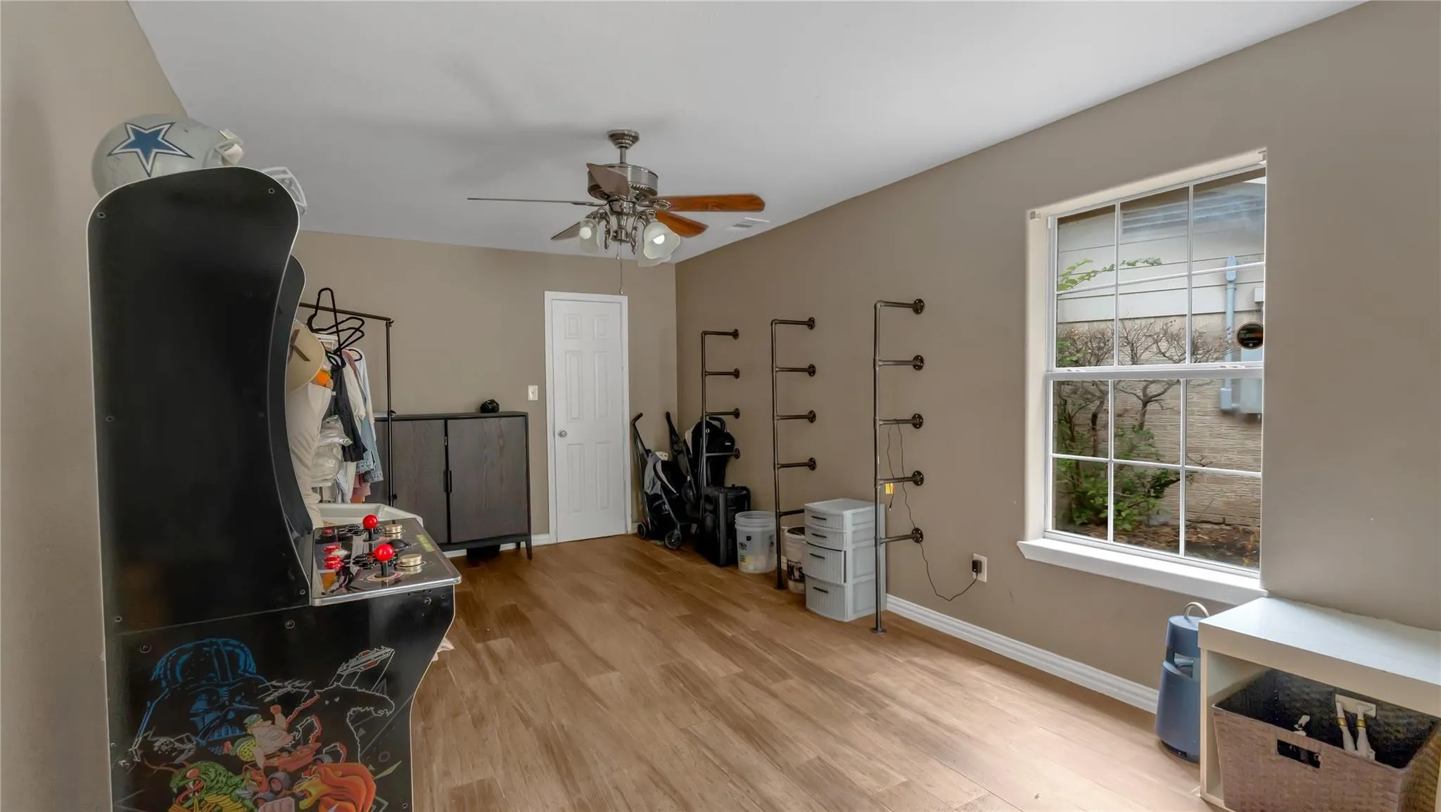 Single Family Residence For Sale in Dallas County , 813 Beacon Hill Drive, Irving, Texas 75061, 5 Bedroom, 5 Bathroom, 4 Garage spaces, 4,454 Sqft, built in 1963, mls#21374432, Real Estate Agent in Irving, Homes For Sale in Dallas county, Homes For Sale in Irving, Realtor in Irving Texas, Real Estate Brokerage Independent Realty Texas, Luminita Cordes Realtor