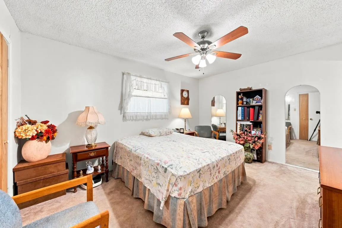 Single Family Residence For Sale in Mc Lennan County , 105 Virginia, Hewitt, Texas 76643, 3 Bedroom, 2 Bathroom, Garage spaces, 1,916 Sqft, built in 1977, mls#21373256, Real Estate Agent in Hewitt, Homes For Sale in Mc Lennan county, Homes For Sale in Hewitt, Realtor in Hewitt Texas, Real Estate Brokerage Independent Realty Texas, Luminita Cordes Realtor