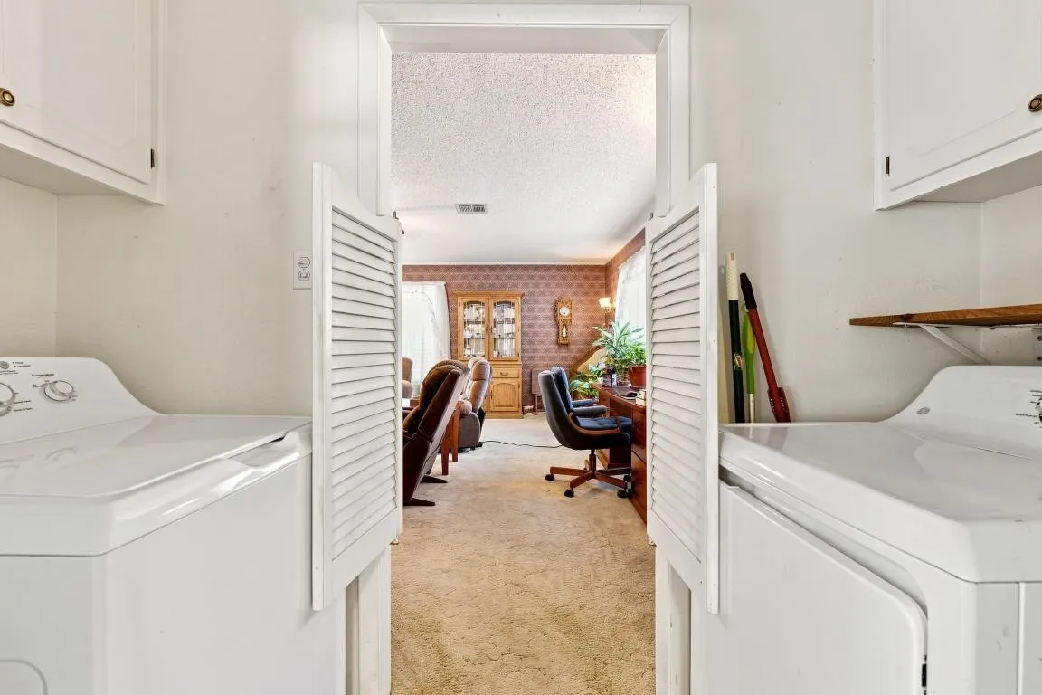 Single Family Residence For Sale in Mc Lennan County , 105 Virginia, Hewitt, Texas 76643, 3 Bedroom, 2 Bathroom, Garage spaces, 1,916 Sqft, built in 1977, mls#21373256, Real Estate Agent in Hewitt, Homes For Sale in Mc Lennan county, Homes For Sale in Hewitt, Realtor in Hewitt Texas, Real Estate Brokerage Independent Realty Texas, Luminita Cordes Realtor