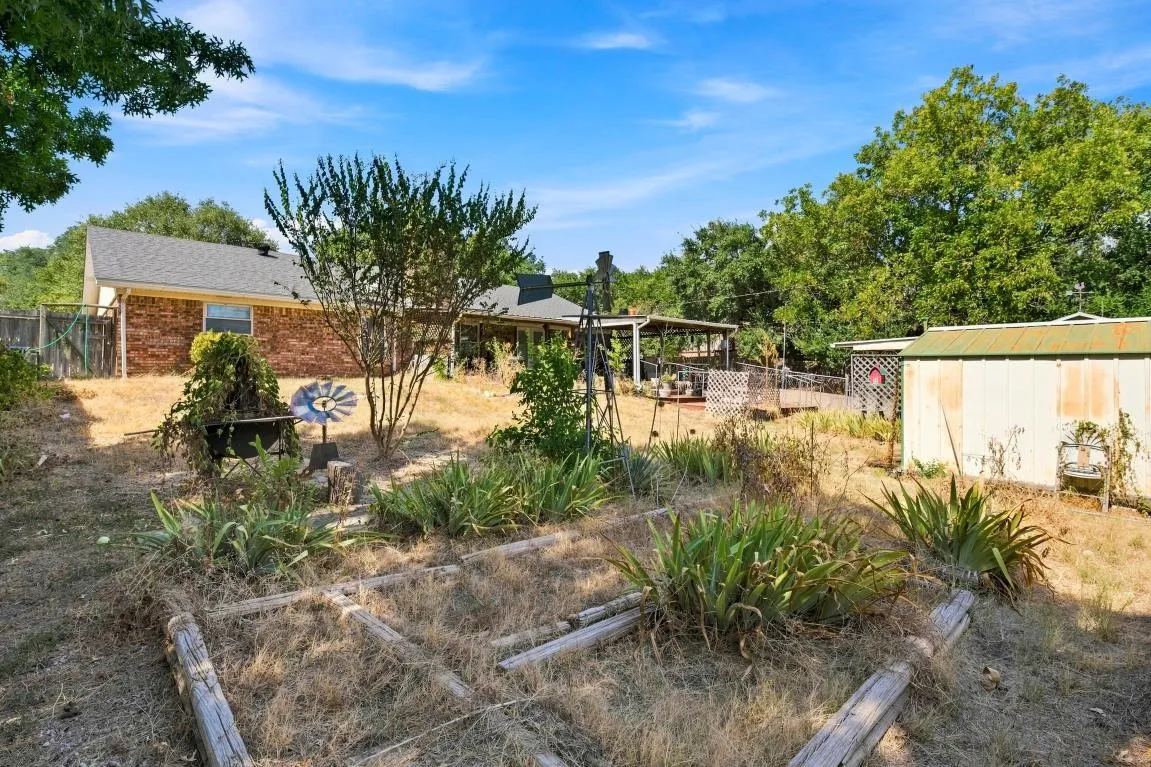 Single Family Residence For Sale in Mc Lennan County , 105 Virginia, Hewitt, Texas 76643, 3 Bedroom, 2 Bathroom, Garage spaces, 1,916 Sqft, built in 1977, mls#21373256, Real Estate Agent in Hewitt, Homes For Sale in Mc Lennan county, Homes For Sale in Hewitt, Realtor in Hewitt Texas, Real Estate Brokerage Independent Realty Texas, Luminita Cordes Realtor