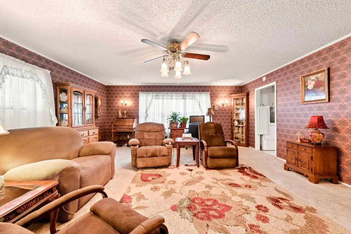 Single Family Residence For Sale in Mc Lennan County , 105 Virginia, Hewitt, Texas 76643, 3 Bedroom, 2 Bathroom, Garage spaces, 1,916 Sqft, built in 1977, mls#21373256, Real Estate Agent in Hewitt, Homes For Sale in Mc Lennan county, Homes For Sale in Hewitt, Realtor in Hewitt Texas, Real Estate Brokerage Independent Realty Texas, Luminita Cordes Realtor