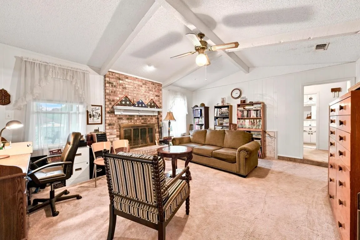 Single Family Residence For Sale in Mc Lennan County , 105 Virginia, Hewitt, Texas 76643, 3 Bedroom, 2 Bathroom, Garage spaces, 1,916 Sqft, built in 1977, mls#21373256, Real Estate Agent in Hewitt, Homes For Sale in Mc Lennan county, Homes For Sale in Hewitt, Realtor in Hewitt Texas, Real Estate Brokerage Independent Realty Texas, Luminita Cordes Realtor