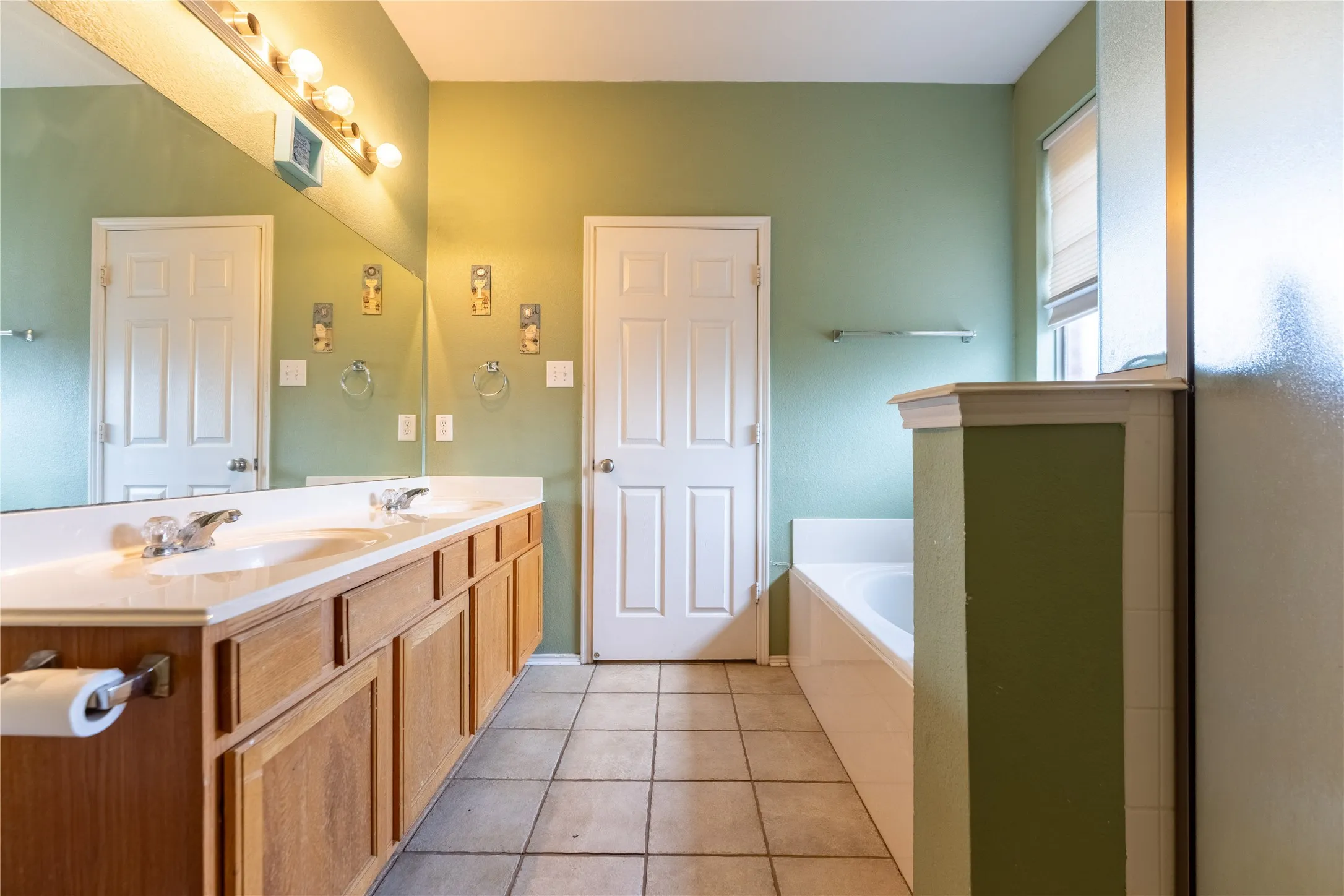 Single Family Residence For Sale in Collin County , 482 Hunters Ridge Drive, Melissa, Texas 75454, 3 Bedroom, 2 Bathroom, 2 Garage spaces, 1,411 Sqft, built in 2005, mls#21374008, Real Estate Agent in Melissa, Homes For Sale in Collin county, Homes For Sale in Melissa, Realtor in Melissa Texas, Real Estate Brokerage Independent Realty Texas, Luminita Cordes Realtor