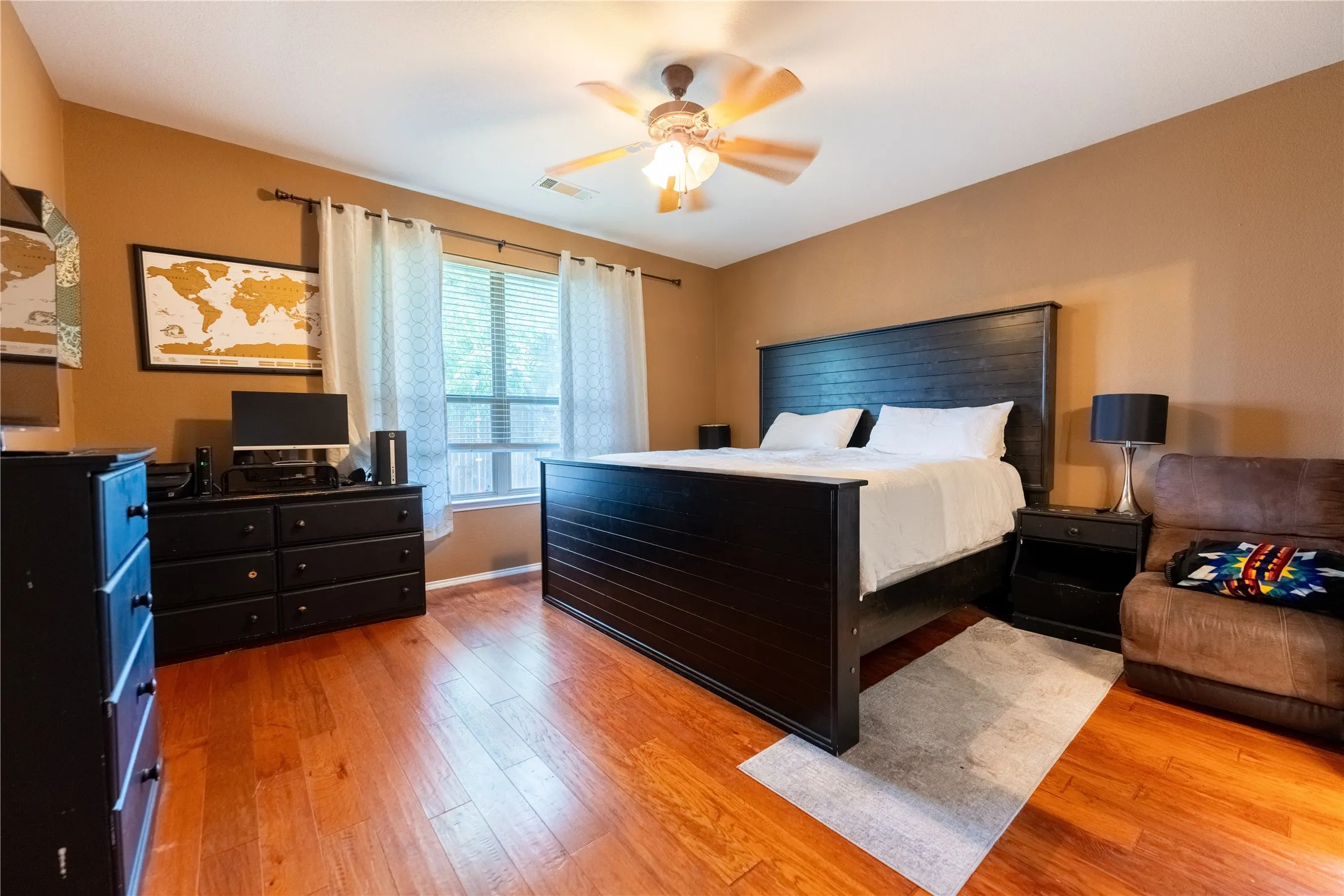 Single Family Residence For Sale in Collin County , 482 Hunters Ridge Drive, Melissa, Texas 75454, 3 Bedroom, 2 Bathroom, 2 Garage spaces, 1,411 Sqft, built in 2005, mls#21374008, Real Estate Agent in Melissa, Homes For Sale in Collin county, Homes For Sale in Melissa, Realtor in Melissa Texas, Real Estate Brokerage Independent Realty Texas, Luminita Cordes Realtor