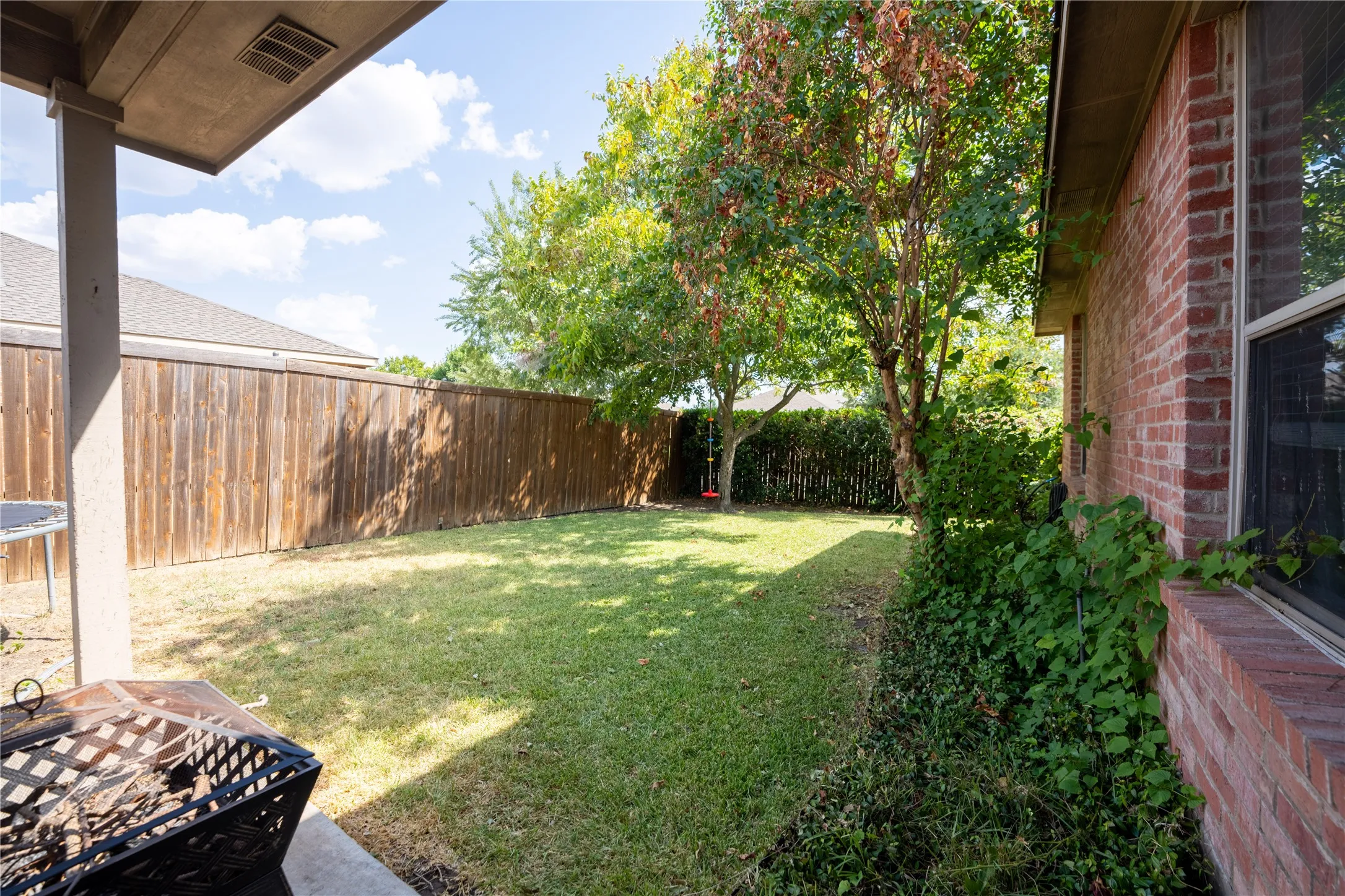 Single Family Residence For Sale in Collin County , 482 Hunters Ridge Drive, Melissa, Texas 75454, 3 Bedroom, 2 Bathroom, 2 Garage spaces, 1,411 Sqft, built in 2005, mls#21374008, Real Estate Agent in Melissa, Homes For Sale in Collin county, Homes For Sale in Melissa, Realtor in Melissa Texas, Real Estate Brokerage Independent Realty Texas, Luminita Cordes Realtor