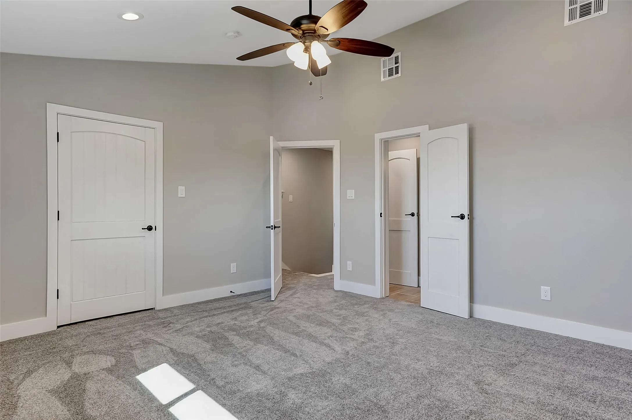 Duplex For Rent in Grayson County , 1304 Country Road B, Whitesboro, Texas 76273, 3 Bedroom, 3 Bathroom, Garage spaces, 1,400 Sqft, built in 2020, mls#21374975, Real Estate Agent in Whitesboro, Homes For Rent in Grayson county, Homes For Rent in Whitesboro, Realtor in Whitesboro Texas, Real Estate Brokerage Independent Realty Texas, Luminita Cordes Realtor