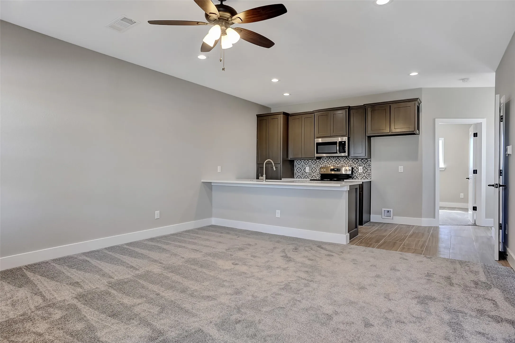 Duplex For Rent in Grayson County , 1304 Country Road B, Whitesboro, Texas 76273, 3 Bedroom, 3 Bathroom, Garage spaces, 1,400 Sqft, built in 2020, mls#21374975, Real Estate Agent in Whitesboro, Homes For Rent in Grayson county, Homes For Rent in Whitesboro, Realtor in Whitesboro Texas, Real Estate Brokerage Independent Realty Texas, Luminita Cordes Realtor