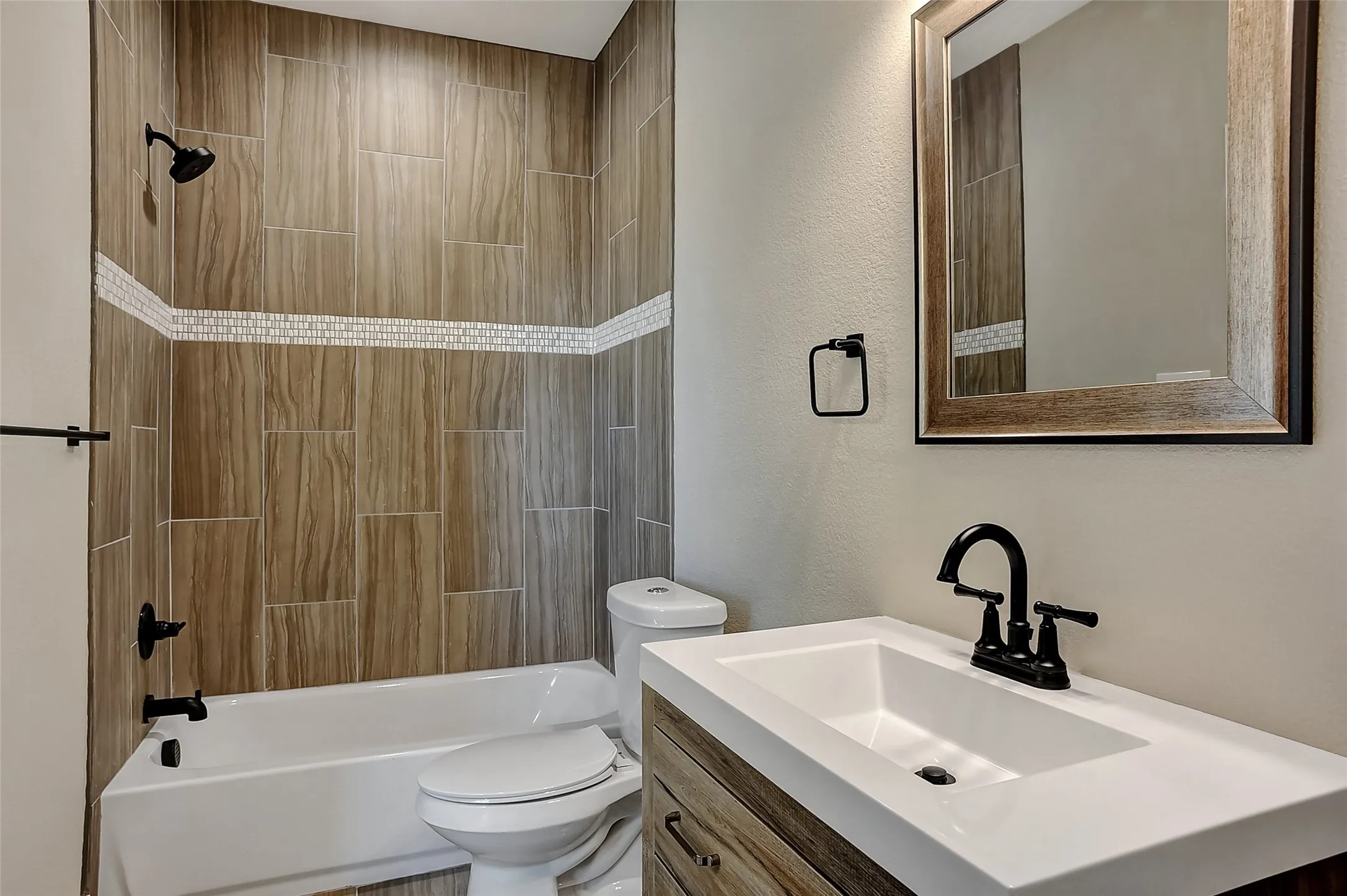 Duplex For Rent in Grayson County , 1304 Country Road B, Whitesboro, Texas 76273, 3 Bedroom, 3 Bathroom, Garage spaces, 1,400 Sqft, built in 2020, mls#21374975, Real Estate Agent in Whitesboro, Homes For Rent in Grayson county, Homes For Rent in Whitesboro, Realtor in Whitesboro Texas, Real Estate Brokerage Independent Realty Texas, Luminita Cordes Realtor
