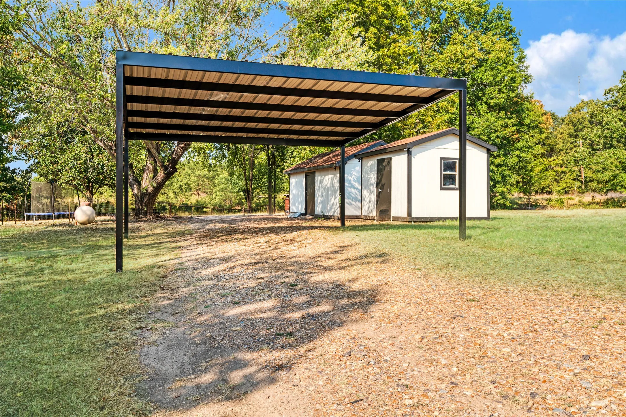 Single Family Residence For Sale in Lamar County , 4232 Farm Road 196 N, Paris, Texas 75462, 3 Bedroom, 2 Bathroom, Garage spaces, 1,728 Sqft, built in 1970, mls#21373765, Real Estate Agent in Paris, Homes For Sale in Lamar county, Homes For Sale in Paris, Realtor in Paris Texas, Real Estate Brokerage Independent Realty Texas, Luminita Cordes Realtor
