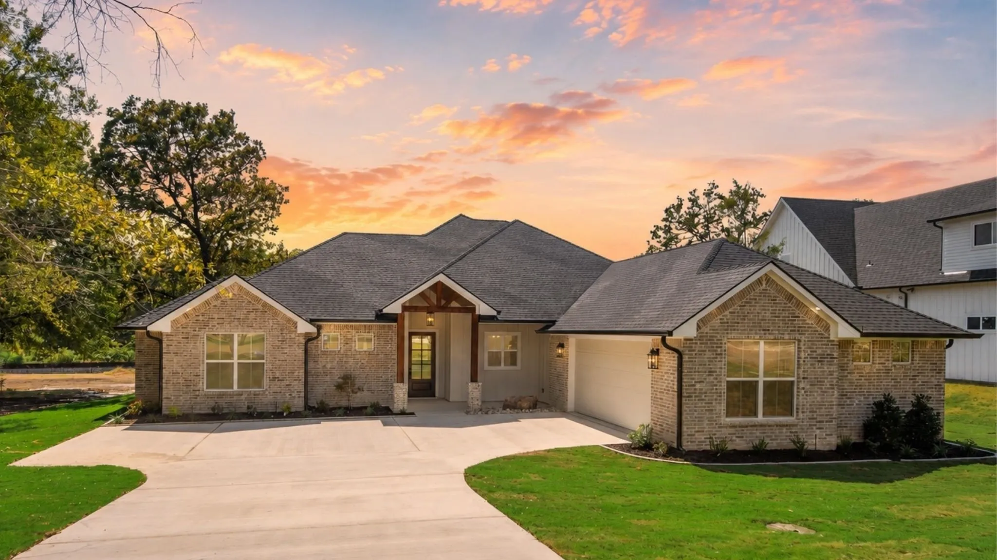 Beautiful new construction waterfront home at 566 Clubhouse Drive in The Shores on Richland Chambers Lake in Corsicana, Texas.