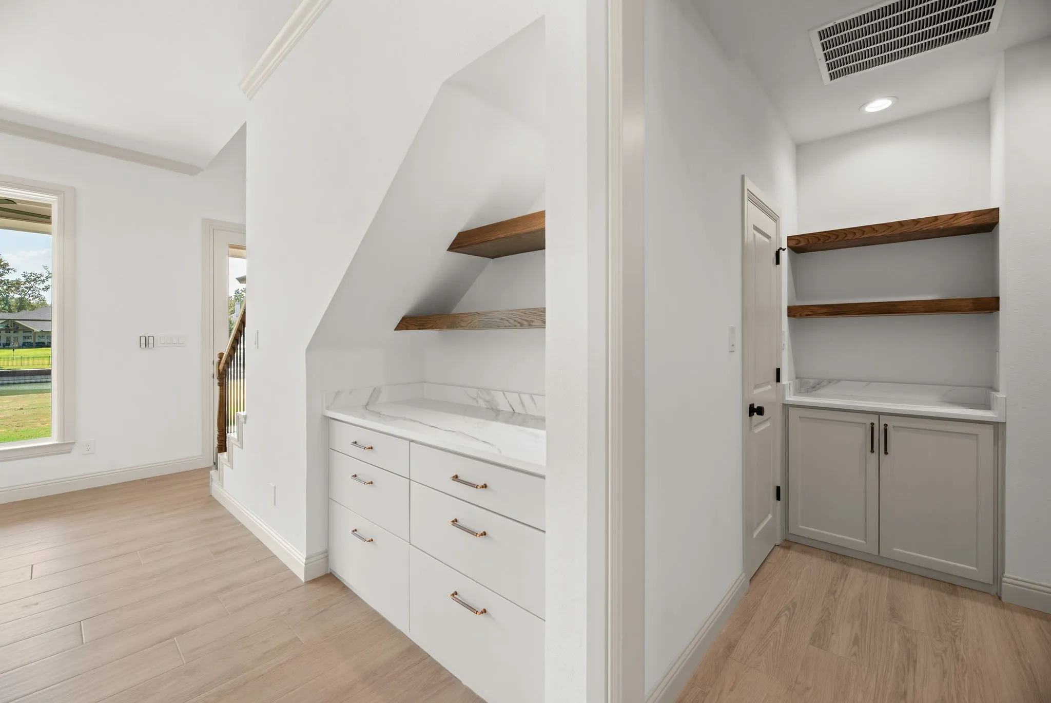 Built-in dry bar provides additional cabinetry and serving space for entertaining family and friends at the lake.