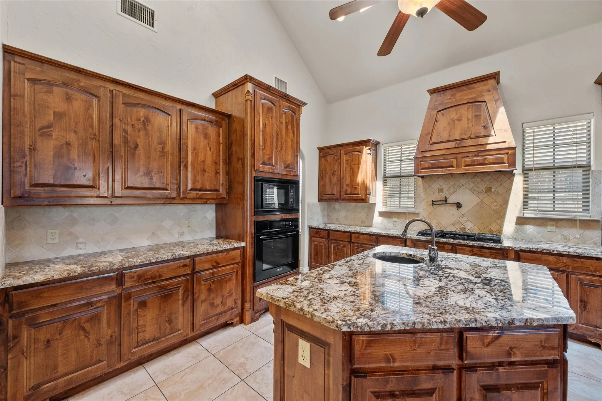 Single Family Residence For Rent in Tarrant County , 3325 Vista Lake Circle, Mansfield, Texas 76063, 4 Bedroom, 3 Bathroom, 2 Garage spaces, 3,391 Sqft, built in 2007, mls#21369011, Real Estate Agent in Mansfield, Homes For Rent in Tarrant county, Homes For Rent in Mansfield, Realtor in Mansfield Texas, Real Estate Brokerage Independent Realty Texas, Luminita Cordes Realtor
