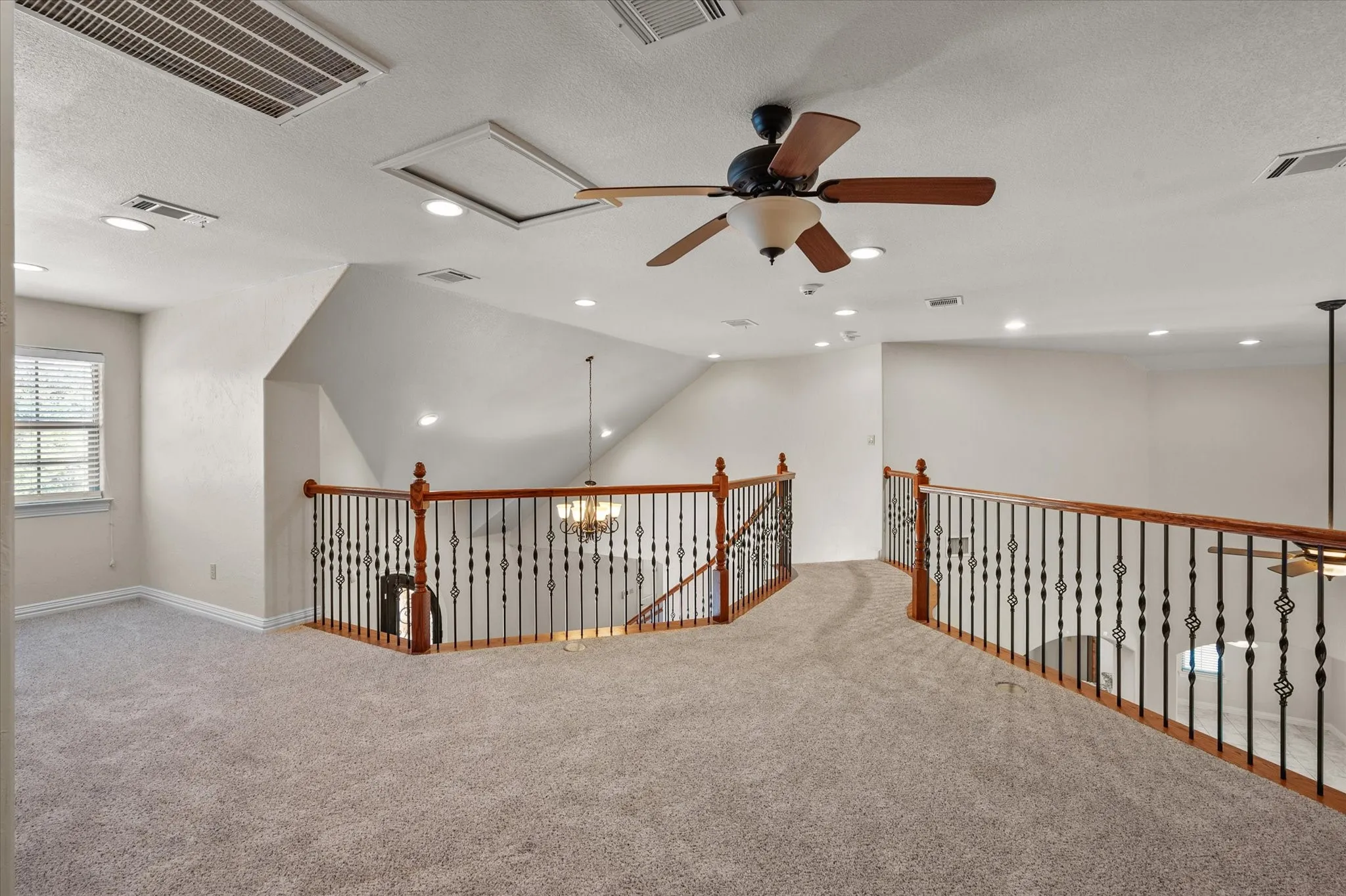 Single Family Residence For Rent in Tarrant County , 3325 Vista Lake Circle, Mansfield, Texas 76063, 4 Bedroom, 3 Bathroom, 2 Garage spaces, 3,391 Sqft, built in 2007, mls#21369011, Real Estate Agent in Mansfield, Homes For Rent in Tarrant county, Homes For Rent in Mansfield, Realtor in Mansfield Texas, Real Estate Brokerage Independent Realty Texas, Luminita Cordes Realtor