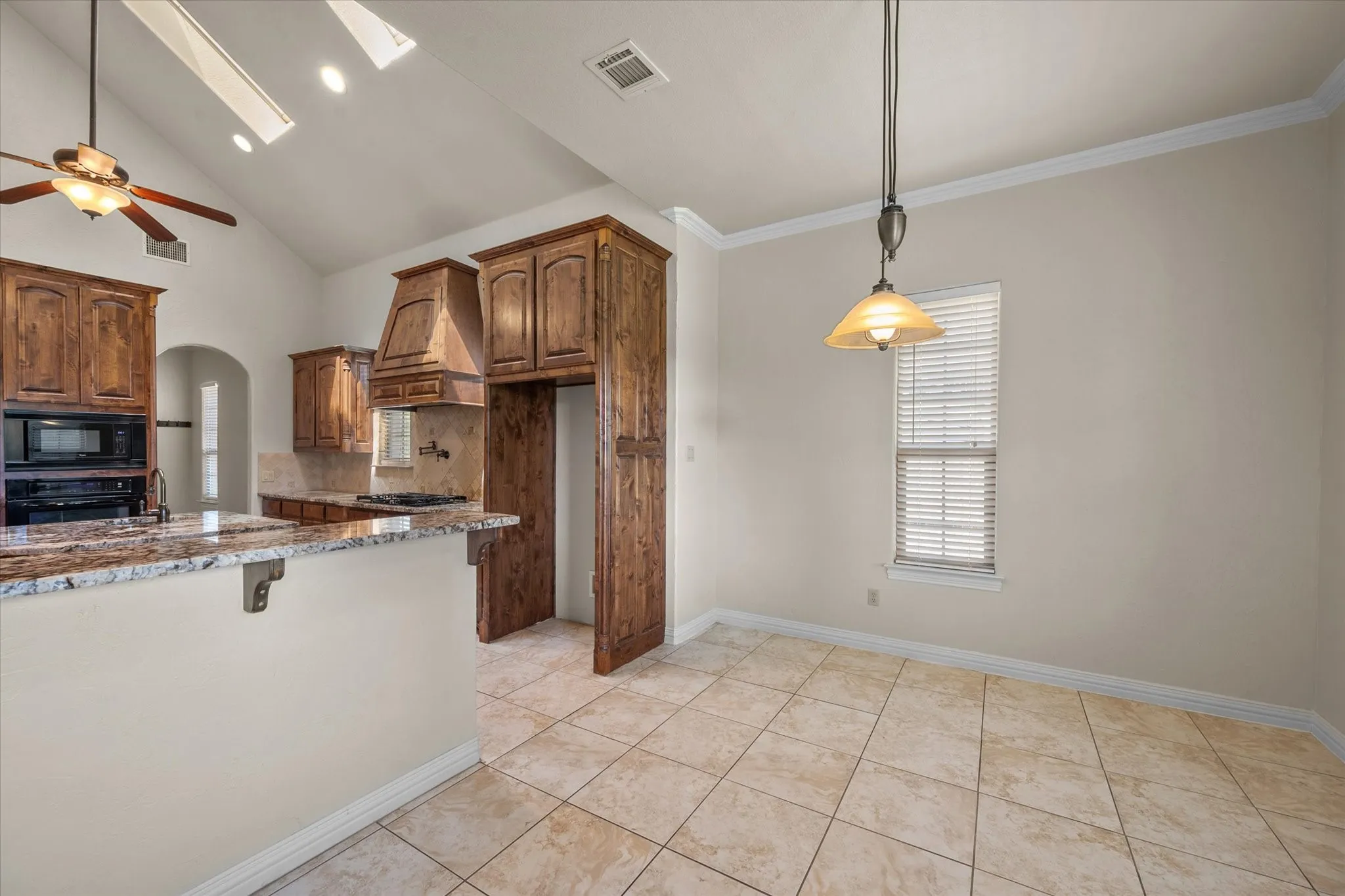 Single Family Residence For Rent in Tarrant County , 3325 Vista Lake Circle, Mansfield, Texas 76063, 4 Bedroom, 3 Bathroom, 2 Garage spaces, 3,391 Sqft, built in 2007, mls#21369011, Real Estate Agent in Mansfield, Homes For Rent in Tarrant county, Homes For Rent in Mansfield, Realtor in Mansfield Texas, Real Estate Brokerage Independent Realty Texas, Luminita Cordes Realtor