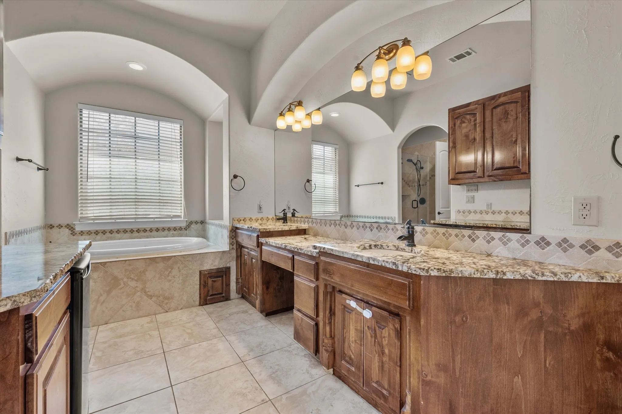 Single Family Residence For Rent in Tarrant County , 3325 Vista Lake Circle, Mansfield, Texas 76063, 4 Bedroom, 3 Bathroom, 2 Garage spaces, 3,391 Sqft, built in 2007, mls#21369011, Real Estate Agent in Mansfield, Homes For Rent in Tarrant county, Homes For Rent in Mansfield, Realtor in Mansfield Texas, Real Estate Brokerage Independent Realty Texas, Luminita Cordes Realtor
