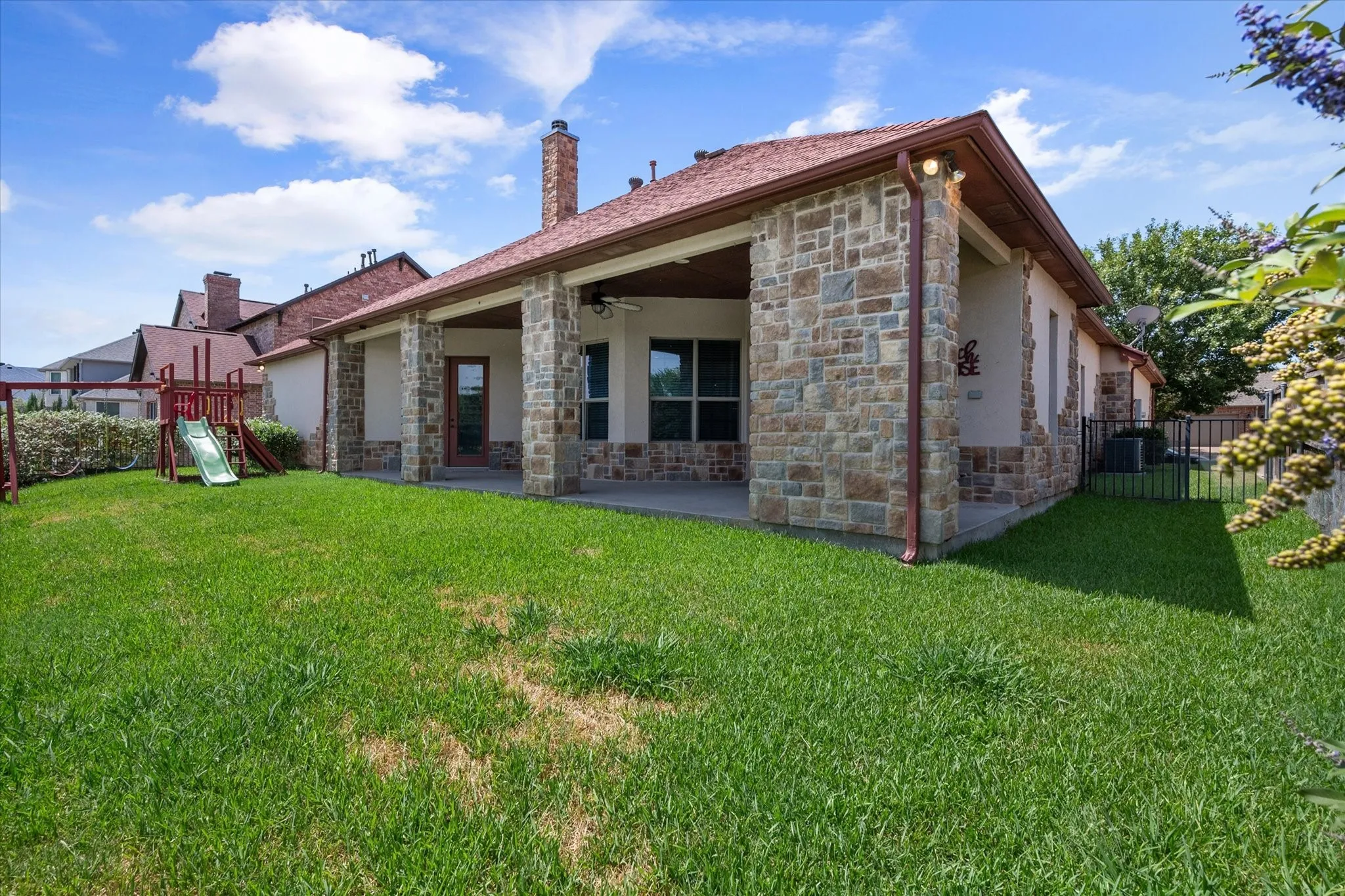 Single Family Residence For Rent in Tarrant County , 3325 Vista Lake Circle, Mansfield, Texas 76063, 4 Bedroom, 3 Bathroom, 2 Garage spaces, 3,391 Sqft, built in 2007, mls#21369011, Real Estate Agent in Mansfield, Homes For Rent in Tarrant county, Homes For Rent in Mansfield, Realtor in Mansfield Texas, Real Estate Brokerage Independent Realty Texas, Luminita Cordes Realtor