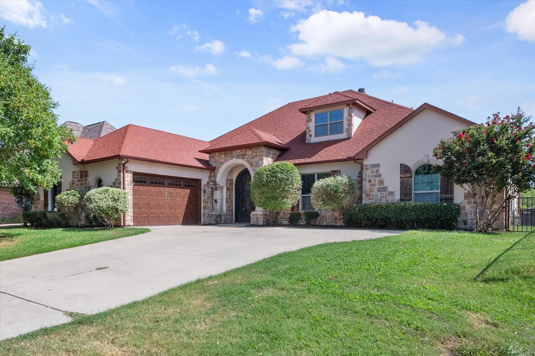 Single Family Residence For Rent in Tarrant County , 3325 Vista Lake Circle, Mansfield, Texas 76063, 4 Bedroom, 3 Bathroom, 2 Garage spaces, 3,391 Sqft, built in 2007, mls#21369011, Real Estate Agent in Mansfield, Homes For Rent in Tarrant county, Homes For Rent in Mansfield, Realtor in Mansfield Texas, Real Estate Brokerage Independent Realty Texas, Luminita Cordes Realtor