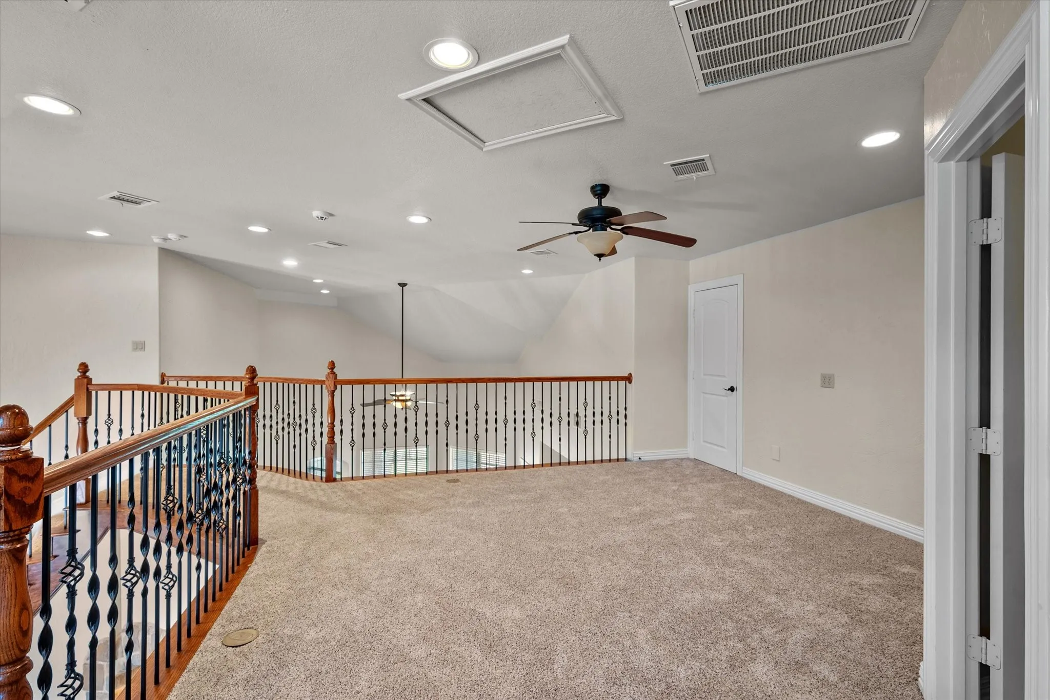Single Family Residence For Rent in Tarrant County , 3325 Vista Lake Circle, Mansfield, Texas 76063, 4 Bedroom, 3 Bathroom, 2 Garage spaces, 3,391 Sqft, built in 2007, mls#21369011, Real Estate Agent in Mansfield, Homes For Rent in Tarrant county, Homes For Rent in Mansfield, Realtor in Mansfield Texas, Real Estate Brokerage Independent Realty Texas, Luminita Cordes Realtor