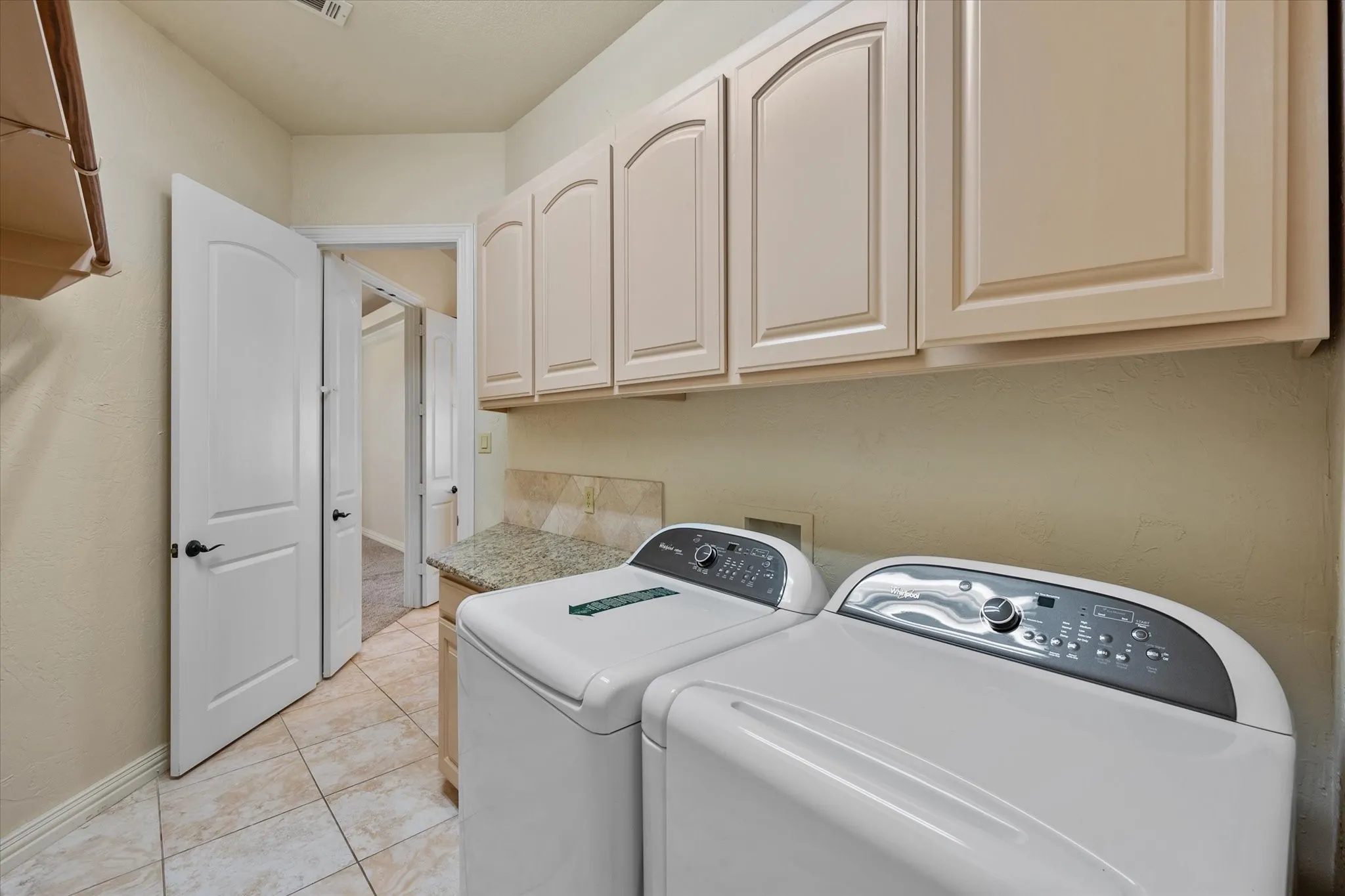 Single Family Residence For Rent in Tarrant County , 3325 Vista Lake Circle, Mansfield, Texas 76063, 4 Bedroom, 3 Bathroom, 2 Garage spaces, 3,391 Sqft, built in 2007, mls#21369011, Real Estate Agent in Mansfield, Homes For Rent in Tarrant county, Homes For Rent in Mansfield, Realtor in Mansfield Texas, Real Estate Brokerage Independent Realty Texas, Luminita Cordes Realtor