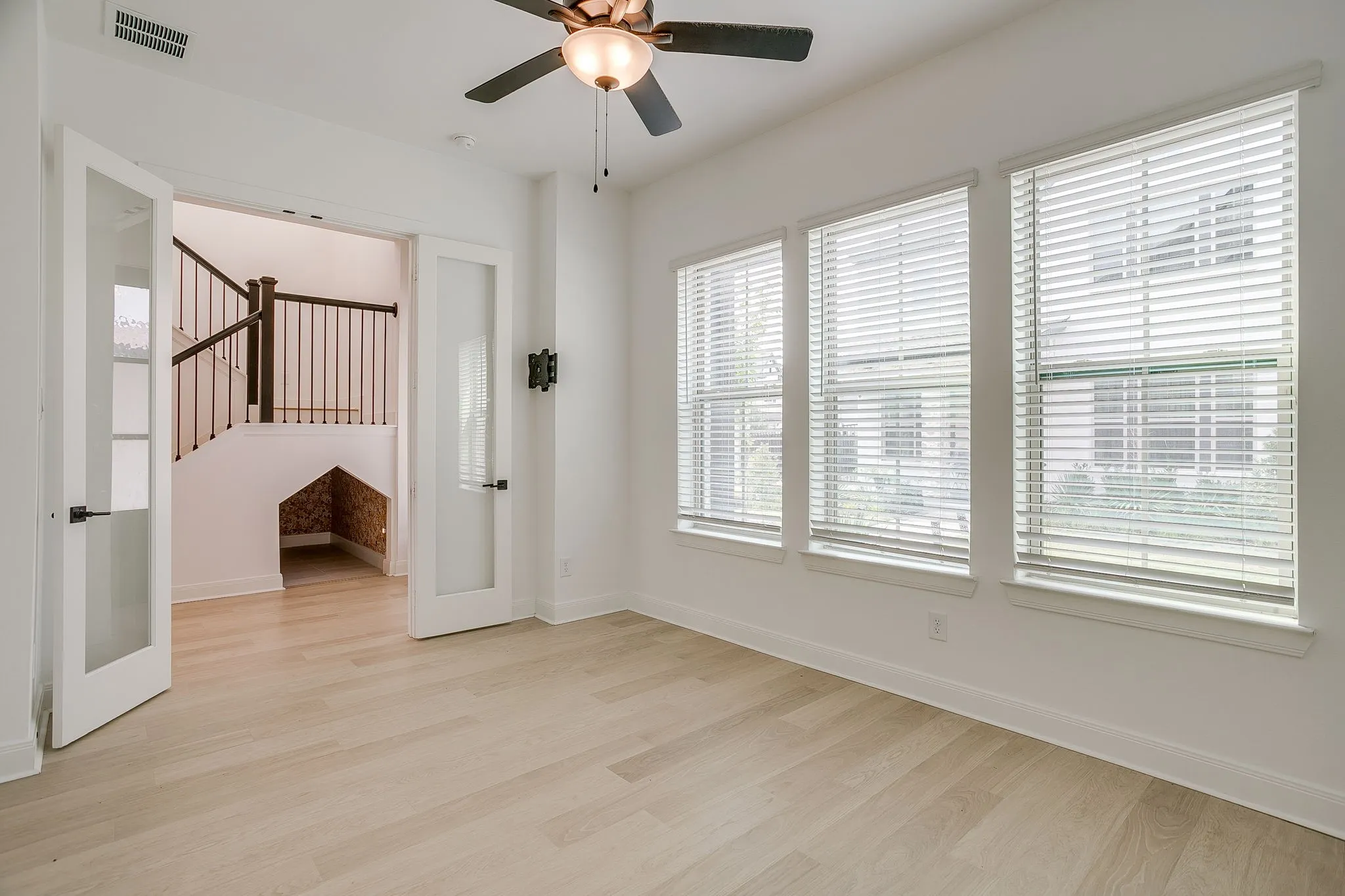 Single Family Residence For Rent in Tarrant County , 708 Pheasant Run Street, Arlington, Texas 76005, 3 Bedroom, 3 Bathroom, 2 Garage spaces, 2,058 Sqft, built in 2024, mls#21374979, Real Estate Agent in Arlington, Homes For Rent in Tarrant county, Homes For Rent in Arlington, Realtor in Arlington Texas, Real Estate Brokerage Independent Realty Texas, Luminita Cordes Realtor