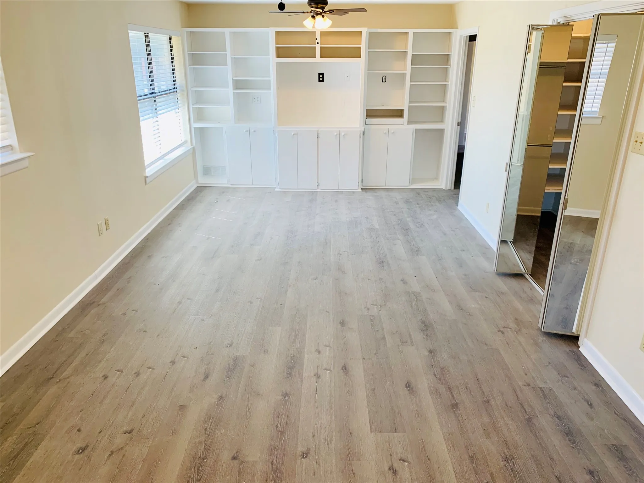 Single Family Residence For Rent in Grayson County , 306 Pecan Street, Howe, Texas 75459, 2 Bedroom, 2 Bathroom, 4 Garage spaces, 1,525 Sqft, built in 1976, mls#21374974, Real Estate Agent in Howe, Homes For Rent in Grayson county, Homes For Rent in Howe, Realtor in Howe Texas, Real Estate Brokerage Independent Realty Texas, Luminita Cordes Realtor