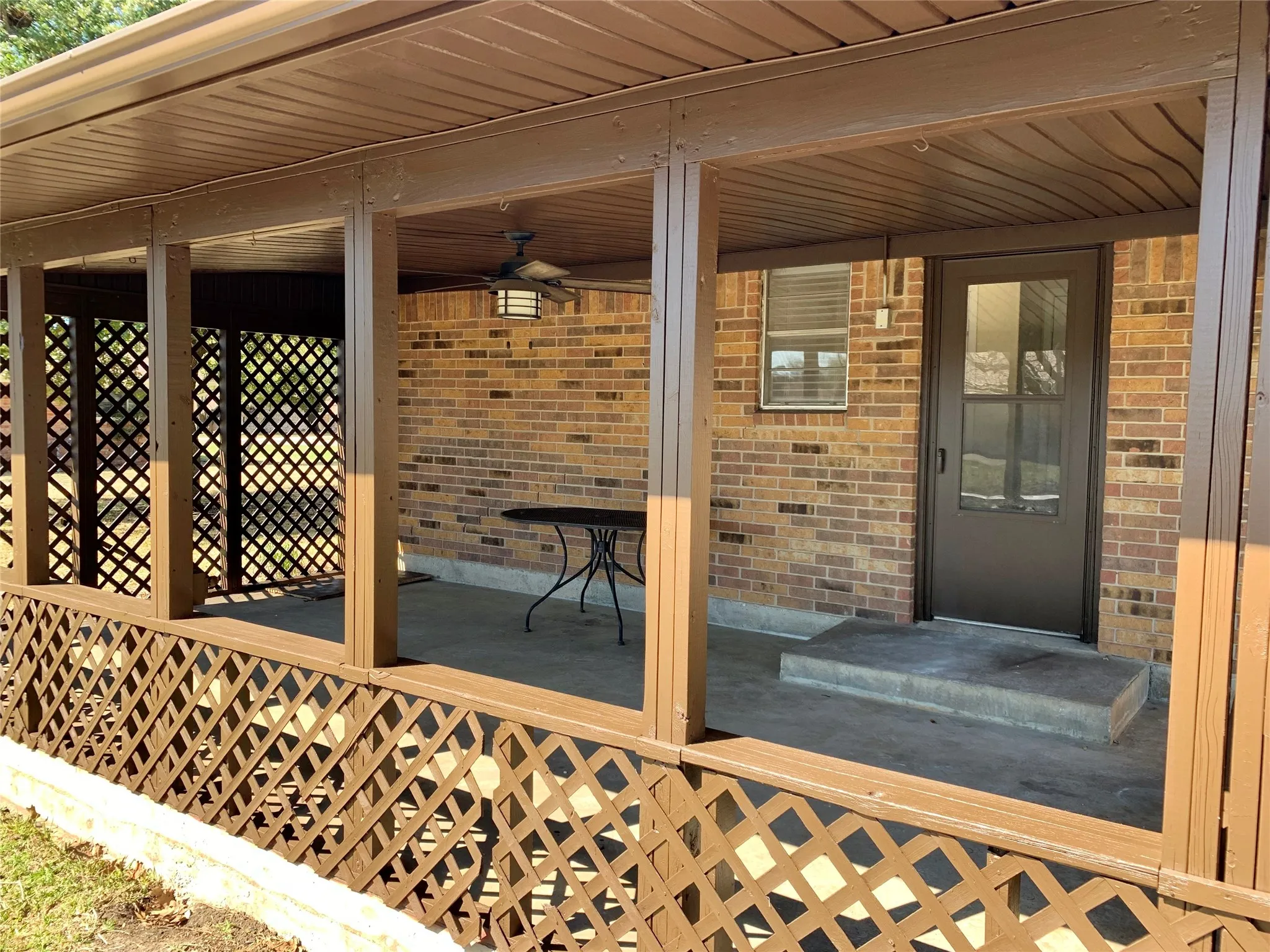 Single Family Residence For Rent in Grayson County , 306 Pecan Street, Howe, Texas 75459, 2 Bedroom, 2 Bathroom, 4 Garage spaces, 1,525 Sqft, built in 1976, mls#21374974, Real Estate Agent in Howe, Homes For Rent in Grayson county, Homes For Rent in Howe, Realtor in Howe Texas, Real Estate Brokerage Independent Realty Texas, Luminita Cordes Realtor