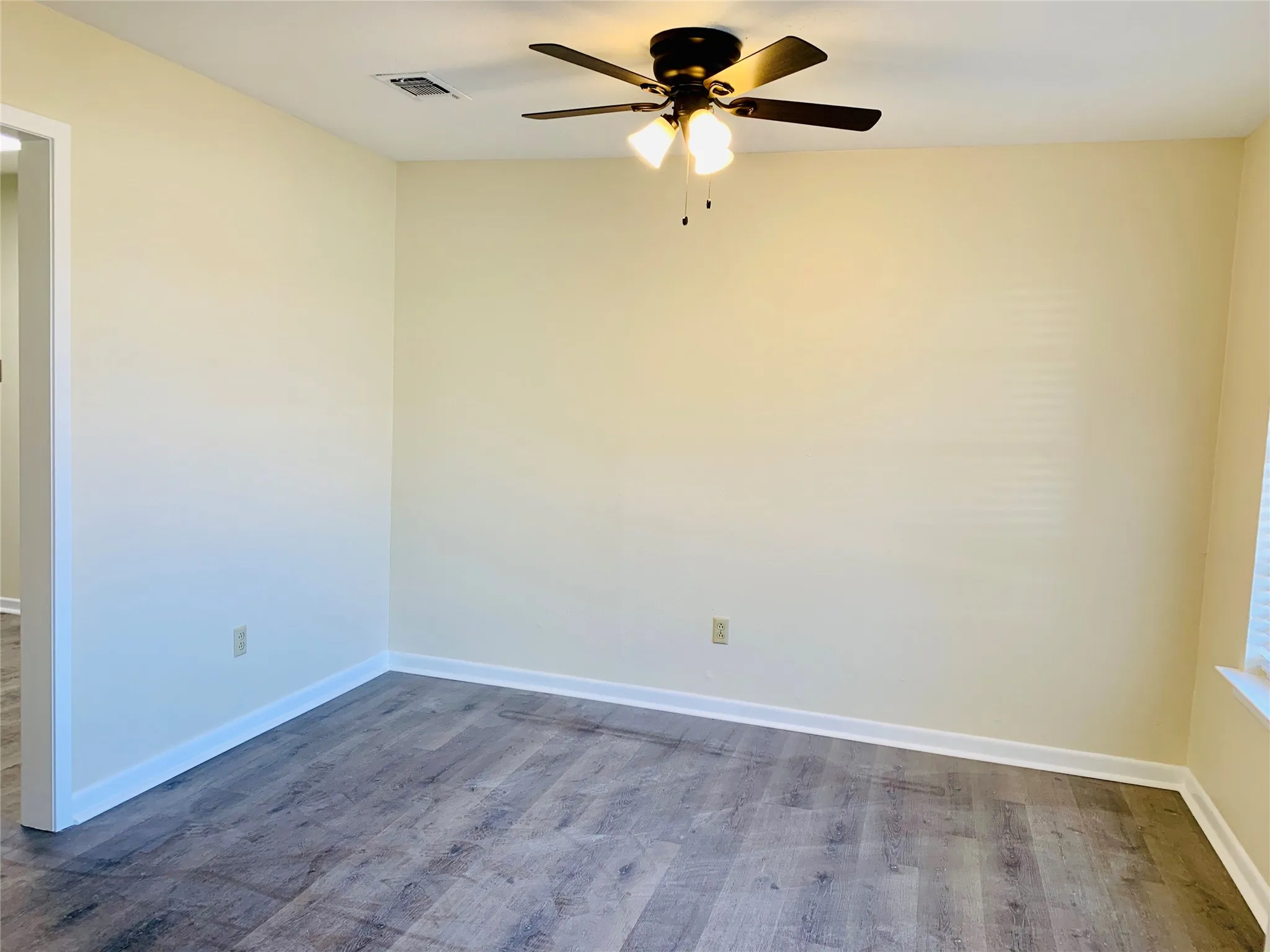 Single Family Residence For Rent in Grayson County , 306 Pecan Street, Howe, Texas 75459, 2 Bedroom, 2 Bathroom, 4 Garage spaces, 1,525 Sqft, built in 1976, mls#21374974, Real Estate Agent in Howe, Homes For Rent in Grayson county, Homes For Rent in Howe, Realtor in Howe Texas, Real Estate Brokerage Independent Realty Texas, Luminita Cordes Realtor