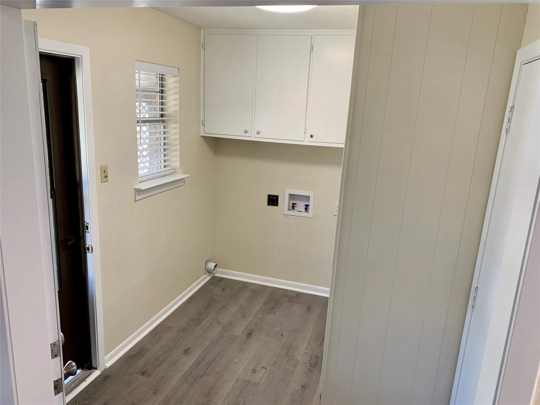 Single Family Residence For Rent in Grayson County , 306 Pecan Street, Howe, Texas 75459, 2 Bedroom, 2 Bathroom, 4 Garage spaces, 1,525 Sqft, built in 1976, mls#21374974, Real Estate Agent in Howe, Homes For Rent in Grayson county, Homes For Rent in Howe, Realtor in Howe Texas, Real Estate Brokerage Independent Realty Texas, Luminita Cordes Realtor