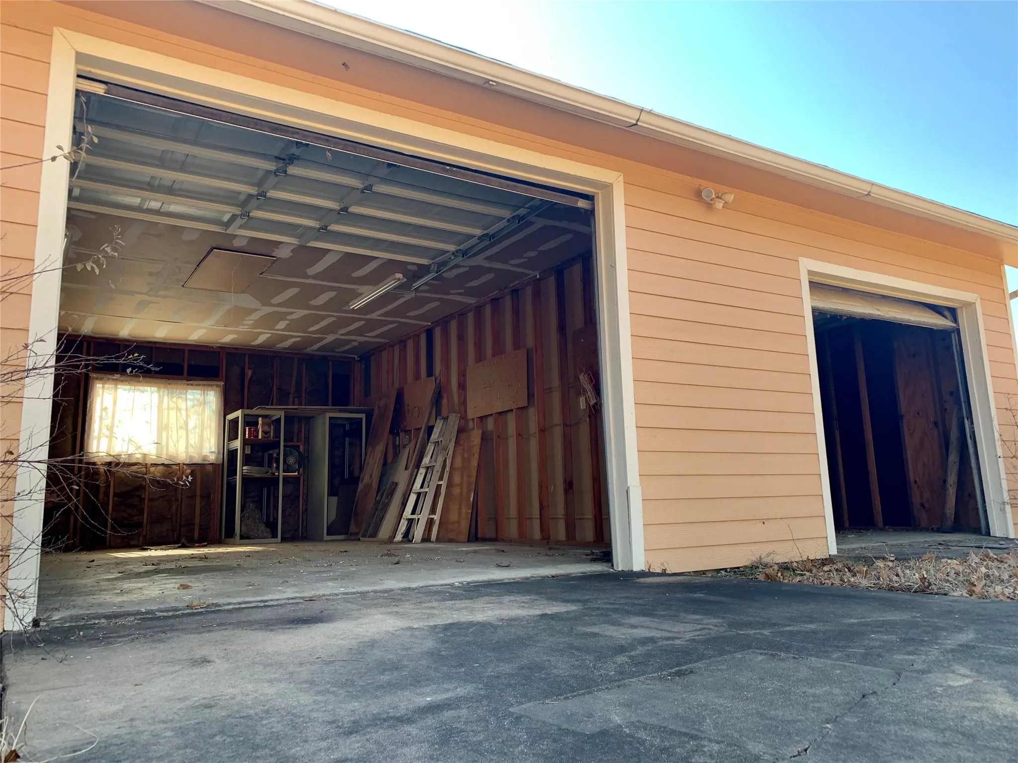 Single Family Residence For Rent in Grayson County , 306 Pecan Street, Howe, Texas 75459, 2 Bedroom, 2 Bathroom, 4 Garage spaces, 1,525 Sqft, built in 1976, mls#21374974, Real Estate Agent in Howe, Homes For Rent in Grayson county, Homes For Rent in Howe, Realtor in Howe Texas, Real Estate Brokerage Independent Realty Texas, Luminita Cordes Realtor