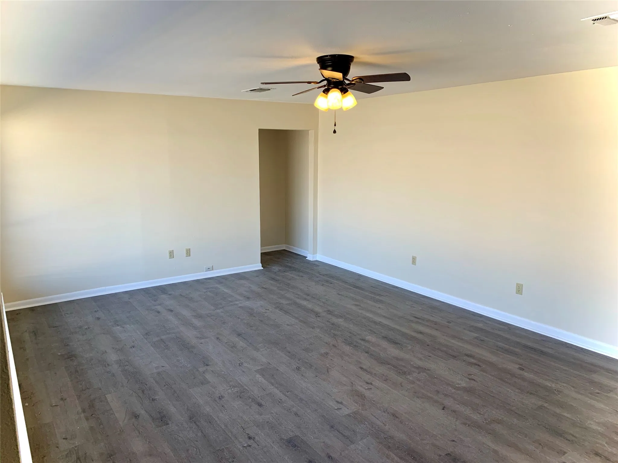 Single Family Residence For Rent in Grayson County , 306 Pecan Street, Howe, Texas 75459, 2 Bedroom, 2 Bathroom, 4 Garage spaces, 1,525 Sqft, built in 1976, mls#21374974, Real Estate Agent in Howe, Homes For Rent in Grayson county, Homes For Rent in Howe, Realtor in Howe Texas, Real Estate Brokerage Independent Realty Texas, Luminita Cordes Realtor