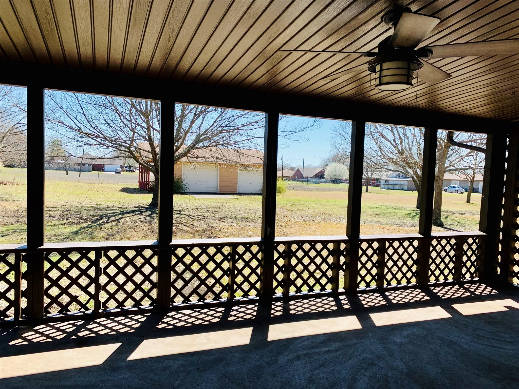Single Family Residence For Rent in Grayson County , 306 Pecan Street, Howe, Texas 75459, 2 Bedroom, 2 Bathroom, 4 Garage spaces, 1,525 Sqft, built in 1976, mls#21374974, Real Estate Agent in Howe, Homes For Rent in Grayson county, Homes For Rent in Howe, Realtor in Howe Texas, Real Estate Brokerage Independent Realty Texas, Luminita Cordes Realtor