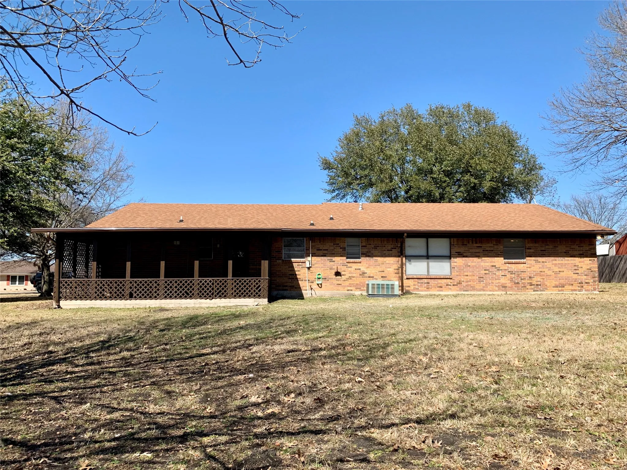 Single Family Residence For Rent in Grayson County , 306 Pecan Street, Howe, Texas 75459, 2 Bedroom, 2 Bathroom, 4 Garage spaces, 1,525 Sqft, built in 1976, mls#21374974, Real Estate Agent in Howe, Homes For Rent in Grayson county, Homes For Rent in Howe, Realtor in Howe Texas, Real Estate Brokerage Independent Realty Texas, Luminita Cordes Realtor