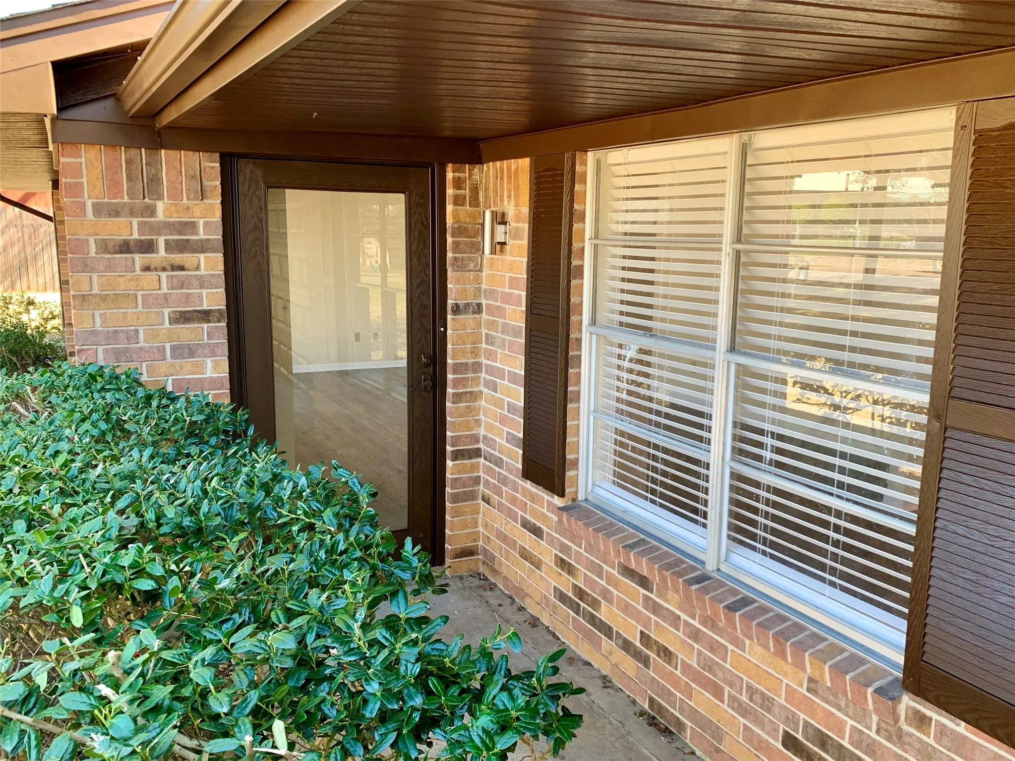 Single Family Residence For Rent in Grayson County , 306 Pecan Street, Howe, Texas 75459, 2 Bedroom, 2 Bathroom, 4 Garage spaces, 1,525 Sqft, built in 1976, mls#21374974, Real Estate Agent in Howe, Homes For Rent in Grayson county, Homes For Rent in Howe, Realtor in Howe Texas, Real Estate Brokerage Independent Realty Texas, Luminita Cordes Realtor