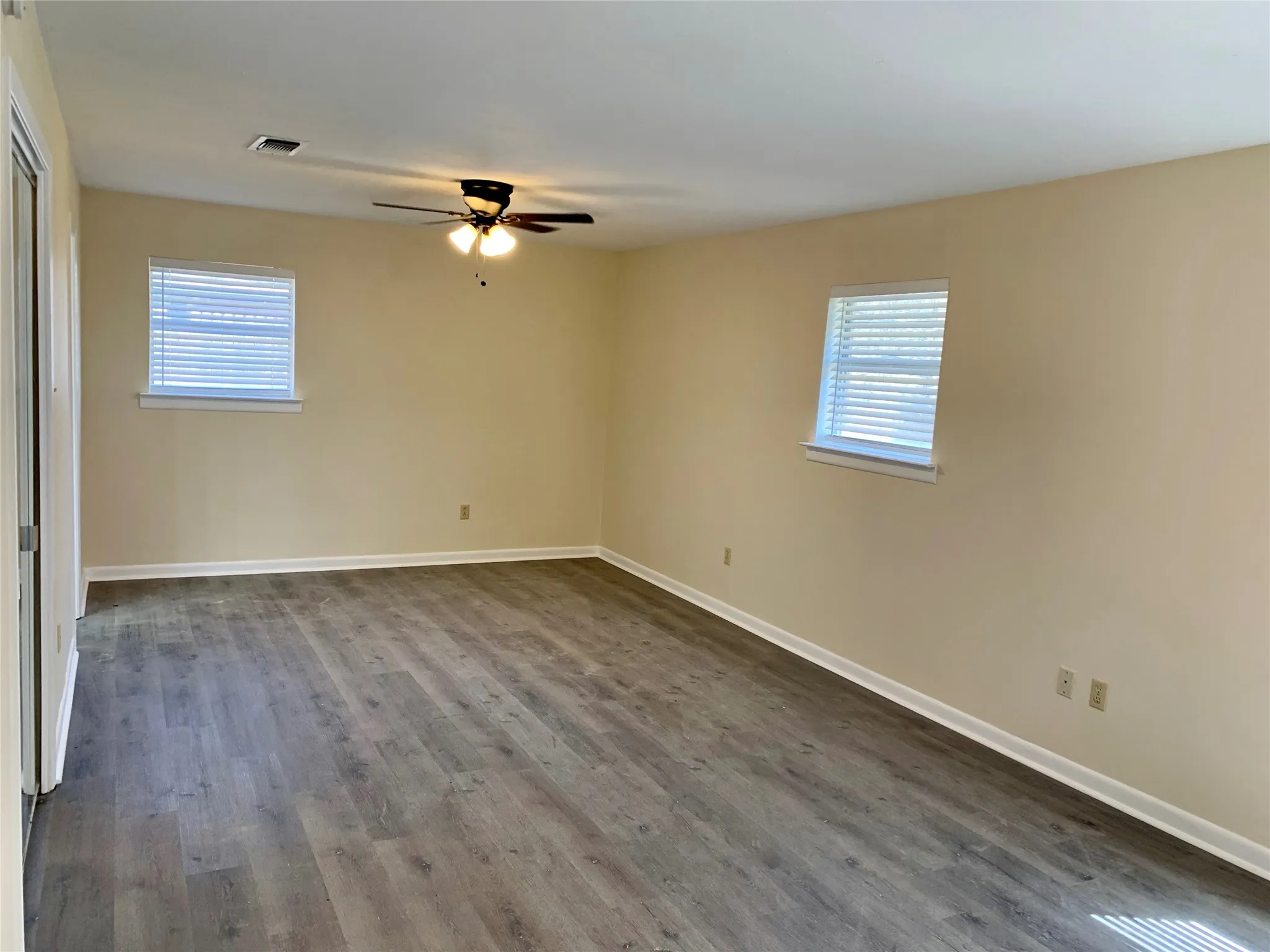 Single Family Residence For Rent in Grayson County , 306 Pecan Street, Howe, Texas 75459, 2 Bedroom, 2 Bathroom, 4 Garage spaces, 1,525 Sqft, built in 1976, mls#21374974, Real Estate Agent in Howe, Homes For Rent in Grayson county, Homes For Rent in Howe, Realtor in Howe Texas, Real Estate Brokerage Independent Realty Texas, Luminita Cordes Realtor