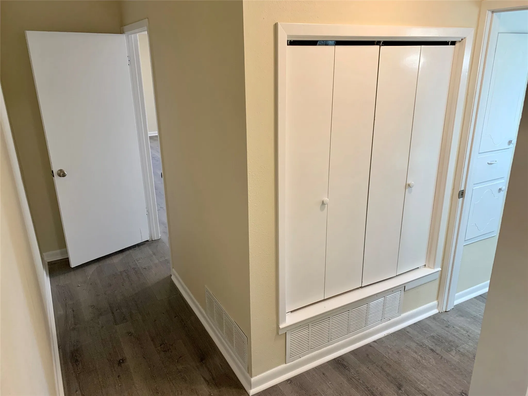Single Family Residence For Rent in Grayson County , 306 Pecan Street, Howe, Texas 75459, 2 Bedroom, 2 Bathroom, 4 Garage spaces, 1,525 Sqft, built in 1976, mls#21374974, Real Estate Agent in Howe, Homes For Rent in Grayson county, Homes For Rent in Howe, Realtor in Howe Texas, Real Estate Brokerage Independent Realty Texas, Luminita Cordes Realtor