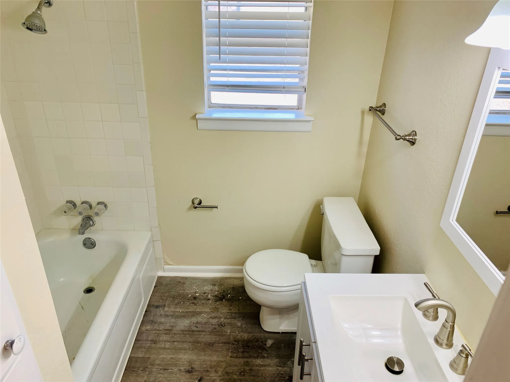 Single Family Residence For Rent in Grayson County , 306 Pecan Street, Howe, Texas 75459, 2 Bedroom, 2 Bathroom, 4 Garage spaces, 1,525 Sqft, built in 1976, mls#21374974, Real Estate Agent in Howe, Homes For Rent in Grayson county, Homes For Rent in Howe, Realtor in Howe Texas, Real Estate Brokerage Independent Realty Texas, Luminita Cordes Realtor