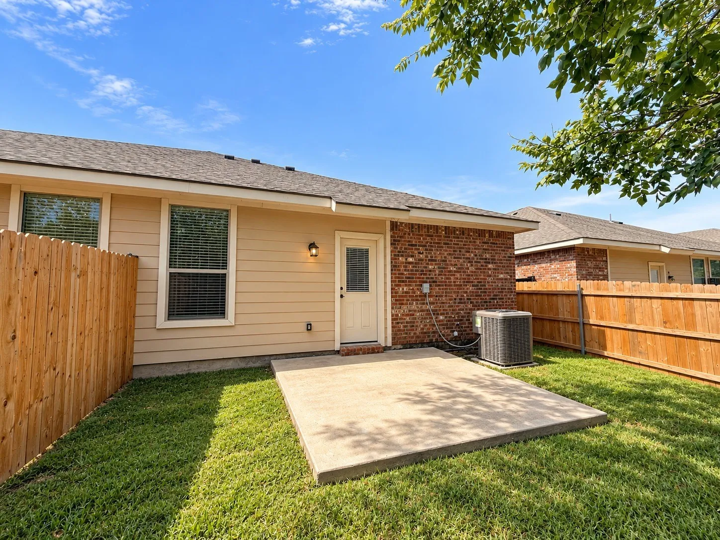 Duplex For Rent in Tarrant County , 1426 Ravenwood Drive, Mansfield, Texas 76063, 3 Bedroom, 2 Bathroom, 2 Garage spaces, 1,206 Sqft, built in 2010, mls#21374994, Real Estate Agent in Mansfield, Homes For Rent in Tarrant county, Homes For Rent in Mansfield, Realtor in Mansfield Texas, Real Estate Brokerage Independent Realty Texas, Luminita Cordes Realtor