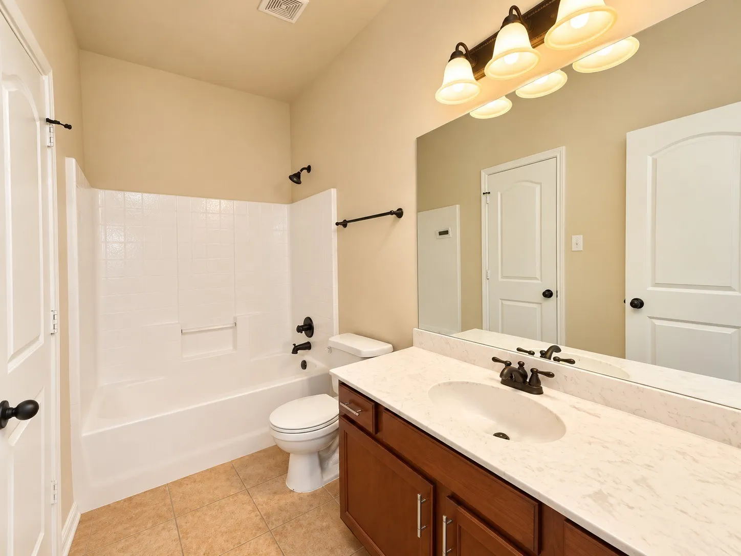 Duplex For Rent in Tarrant County , 1426 Ravenwood Drive, Mansfield, Texas 76063, 3 Bedroom, 2 Bathroom, 2 Garage spaces, 1,206 Sqft, built in 2010, mls#21374994, Real Estate Agent in Mansfield, Homes For Rent in Tarrant county, Homes For Rent in Mansfield, Realtor in Mansfield Texas, Real Estate Brokerage Independent Realty Texas, Luminita Cordes Realtor