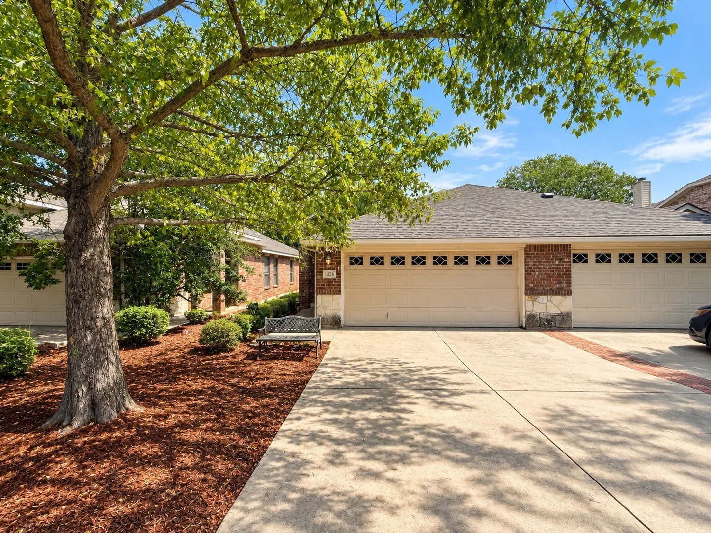 Duplex For Rent in Tarrant County , 1426 Ravenwood Drive, Mansfield, Texas 76063, 3 Bedroom, 2 Bathroom, 2 Garage spaces, 1,206 Sqft, built in 2010, mls#21374994, Real Estate Agent in Mansfield, Homes For Rent in Tarrant county, Homes For Rent in Mansfield, Realtor in Mansfield Texas, Real Estate Brokerage Independent Realty Texas, Luminita Cordes Realtor
