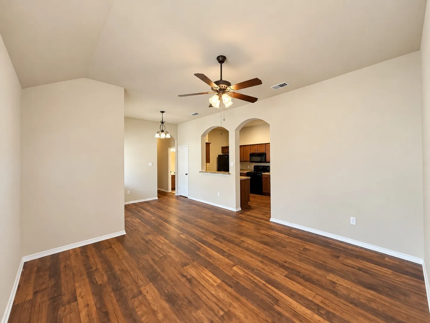 Duplex For Rent in Tarrant County , 1426 Ravenwood Drive, Mansfield, Texas 76063, 3 Bedroom, 2 Bathroom, 2 Garage spaces, 1,206 Sqft, built in 2010, mls#21374994, Real Estate Agent in Mansfield, Homes For Rent in Tarrant county, Homes For Rent in Mansfield, Realtor in Mansfield Texas, Real Estate Brokerage Independent Realty Texas, Luminita Cordes Realtor