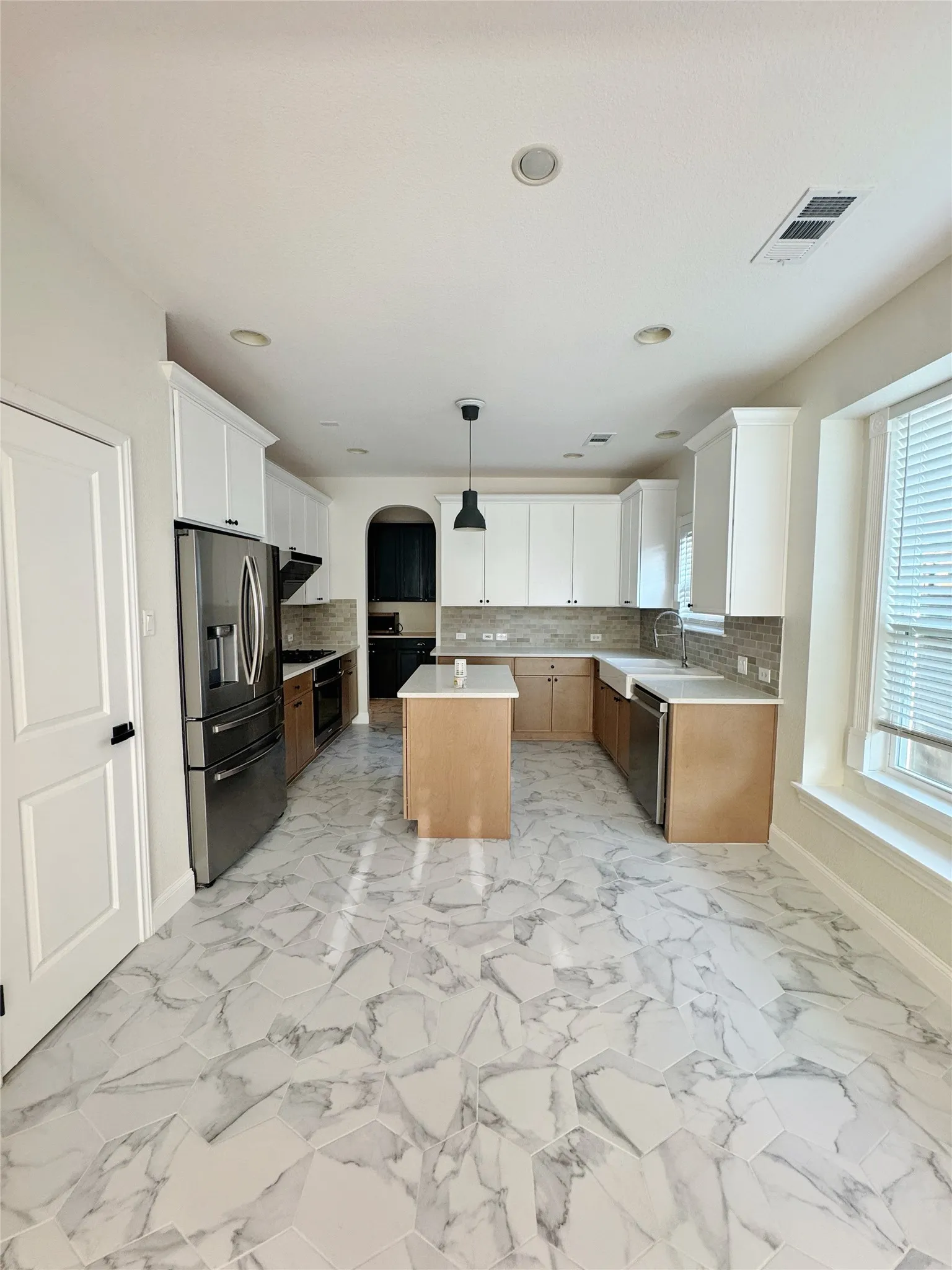 Single Family Residence For Rent in Denton County , 8339 Davis Drive, Frisco, Texas 75036, 4 Bedroom, 3 Bathroom, 2 Garage spaces, 2,663 Sqft, built in 2002, mls#21375010, Real Estate Agent in Frisco, Homes For Rent in Denton county, Homes For Rent in Frisco, Realtor in Frisco Texas, Real Estate Brokerage Independent Realty Texas, Luminita Cordes Realtor