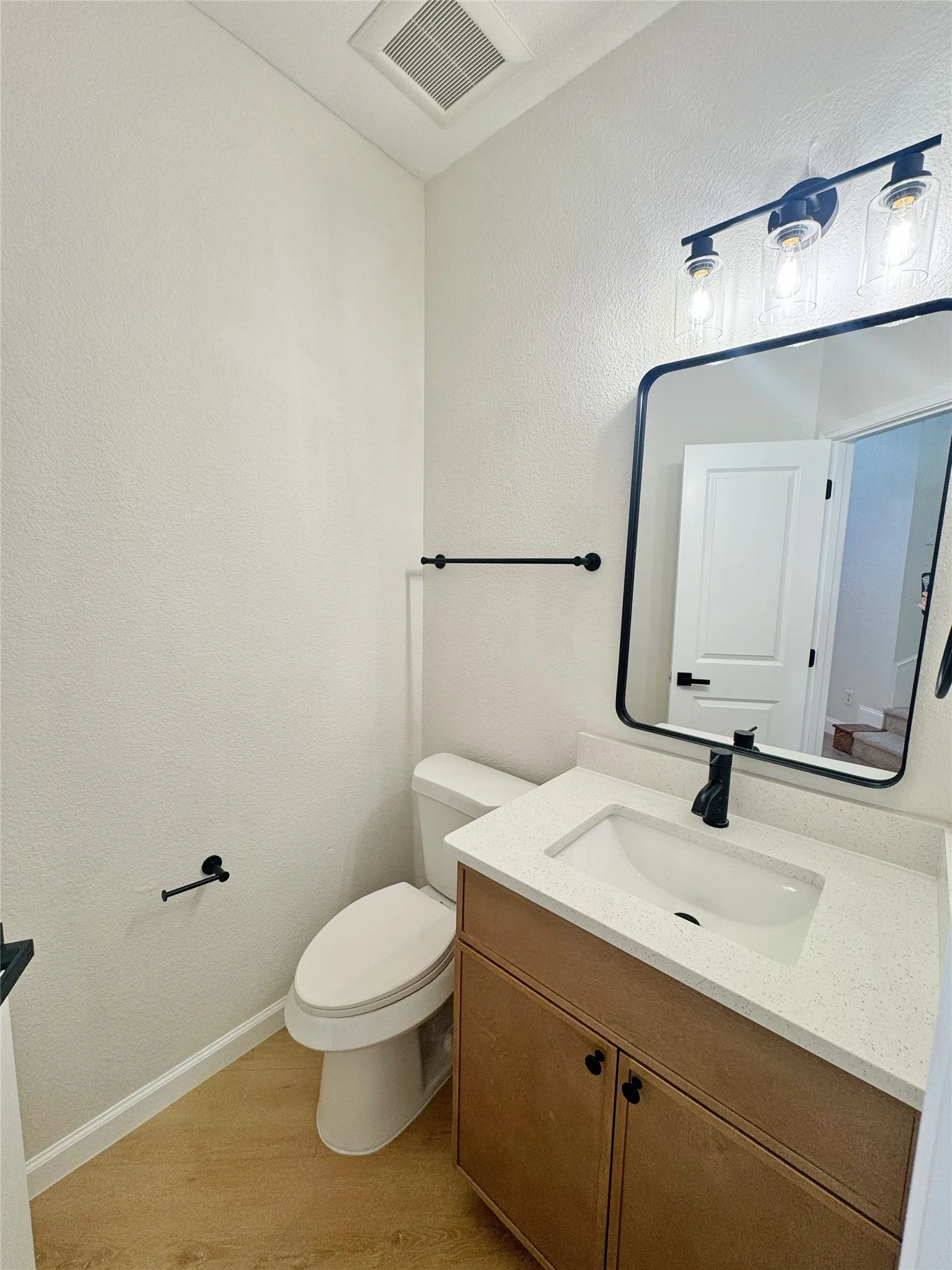Single Family Residence For Rent in Denton County , 8339 Davis Drive, Frisco, Texas 75036, 4 Bedroom, 3 Bathroom, 2 Garage spaces, 2,663 Sqft, built in 2002, mls#21375010, Real Estate Agent in Frisco, Homes For Rent in Denton county, Homes For Rent in Frisco, Realtor in Frisco Texas, Real Estate Brokerage Independent Realty Texas, Luminita Cordes Realtor