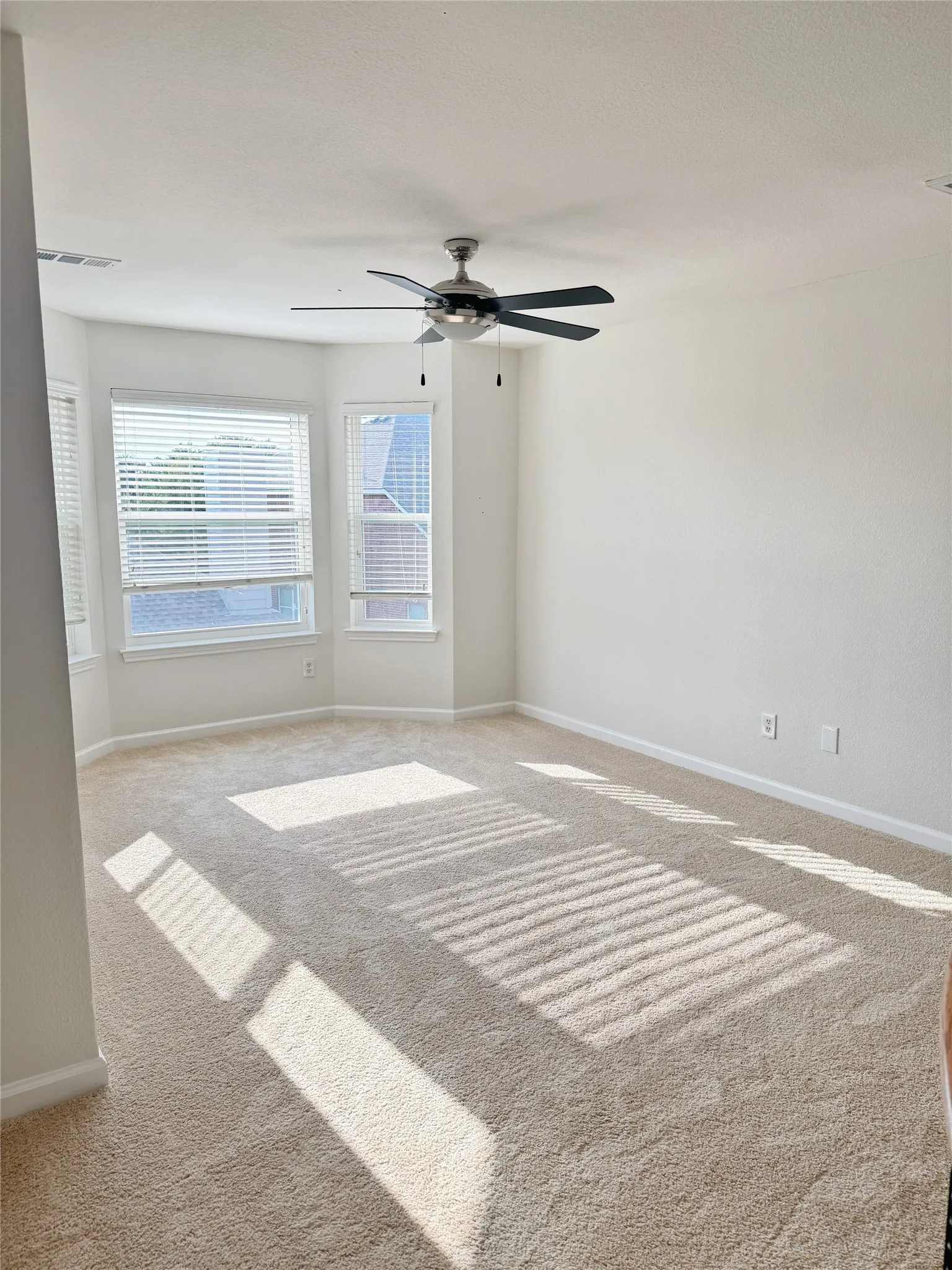 Single Family Residence For Rent in Denton County , 8339 Davis Drive, Frisco, Texas 75036, 4 Bedroom, 3 Bathroom, 2 Garage spaces, 2,663 Sqft, built in 2002, mls#21375010, Real Estate Agent in Frisco, Homes For Rent in Denton county, Homes For Rent in Frisco, Realtor in Frisco Texas, Real Estate Brokerage Independent Realty Texas, Luminita Cordes Realtor