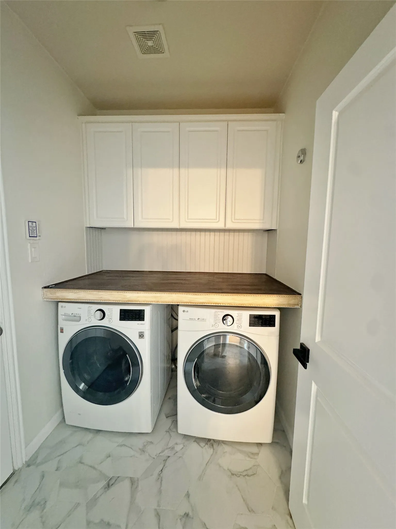 Single Family Residence For Rent in Denton County , 8339 Davis Drive, Frisco, Texas 75036, 4 Bedroom, 3 Bathroom, 2 Garage spaces, 2,663 Sqft, built in 2002, mls#21375010, Real Estate Agent in Frisco, Homes For Rent in Denton county, Homes For Rent in Frisco, Realtor in Frisco Texas, Real Estate Brokerage Independent Realty Texas, Luminita Cordes Realtor