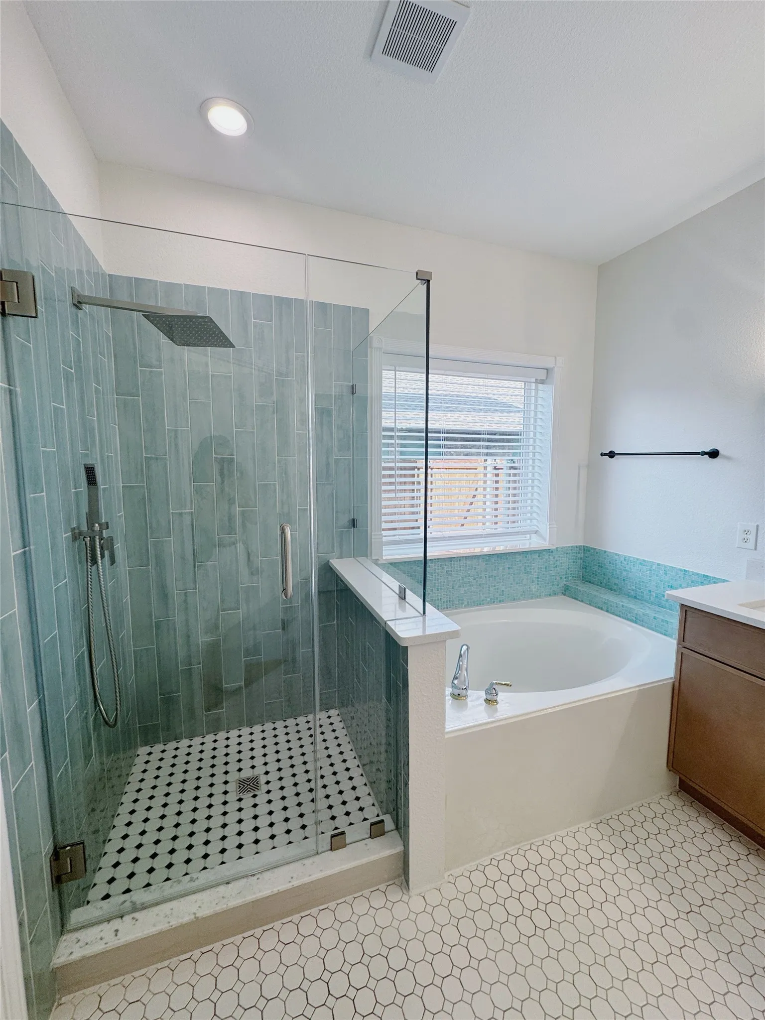 Single Family Residence For Rent in Denton County , 8339 Davis Drive, Frisco, Texas 75036, 4 Bedroom, 3 Bathroom, 2 Garage spaces, 2,663 Sqft, built in 2002, mls#21375010, Real Estate Agent in Frisco, Homes For Rent in Denton county, Homes For Rent in Frisco, Realtor in Frisco Texas, Real Estate Brokerage Independent Realty Texas, Luminita Cordes Realtor