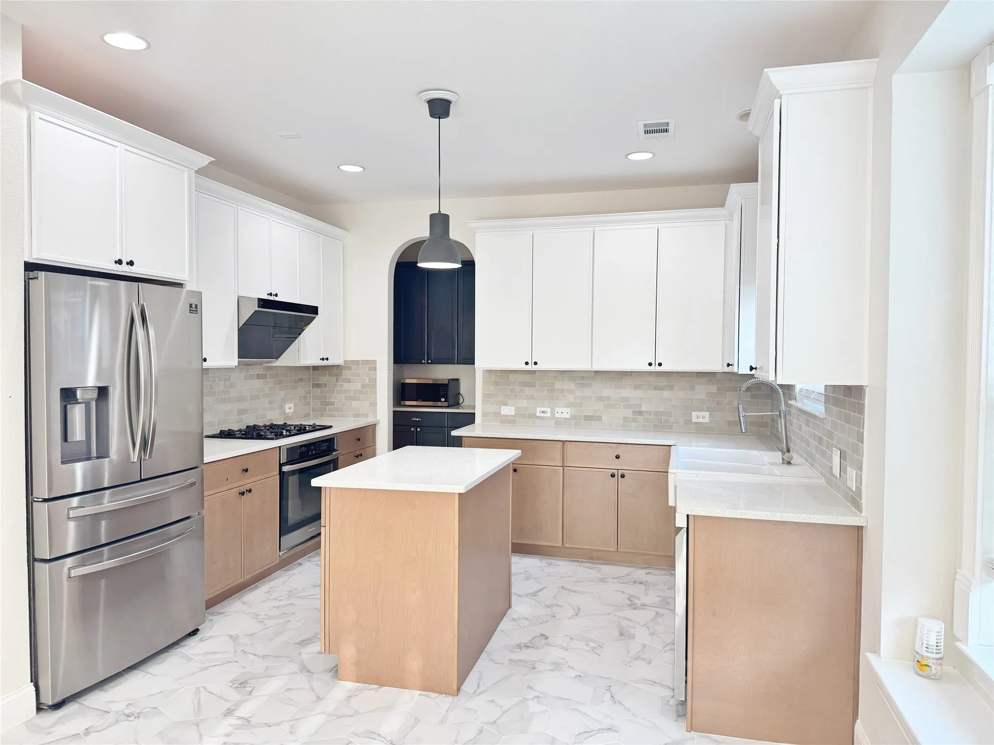 Single Family Residence For Rent in Denton County , 8339 Davis Drive, Frisco, Texas 75036, 4 Bedroom, 3 Bathroom, 2 Garage spaces, 2,663 Sqft, built in 2002, mls#21375010, Real Estate Agent in Frisco, Homes For Rent in Denton county, Homes For Rent in Frisco, Realtor in Frisco Texas, Real Estate Brokerage Independent Realty Texas, Luminita Cordes Realtor