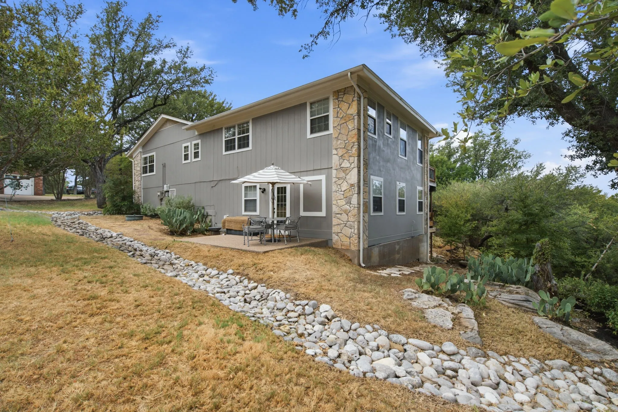 Single Family Residence For Sale in Hood County , 8703 Dunleith Court, Granbury, Texas 76049, 4 Bedroom, 4 Bathroom, 2 Garage spaces, 3,145 Sqft, built in 1983, mls#21369666, Real Estate Agent in Granbury, Homes For Sale in Hood county, Homes For Sale in Granbury, Realtor in Granbury Texas, Real Estate Brokerage Independent Realty Texas, Luminita Cordes Realtor